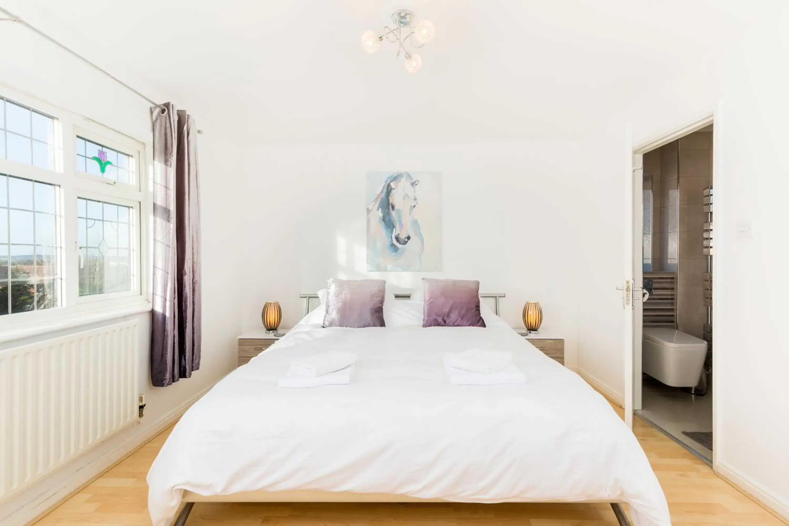 Bedroom, Bed in Drayton Manor House FREE parking Bedroom, Bed in Drayton Manor House FREE parking