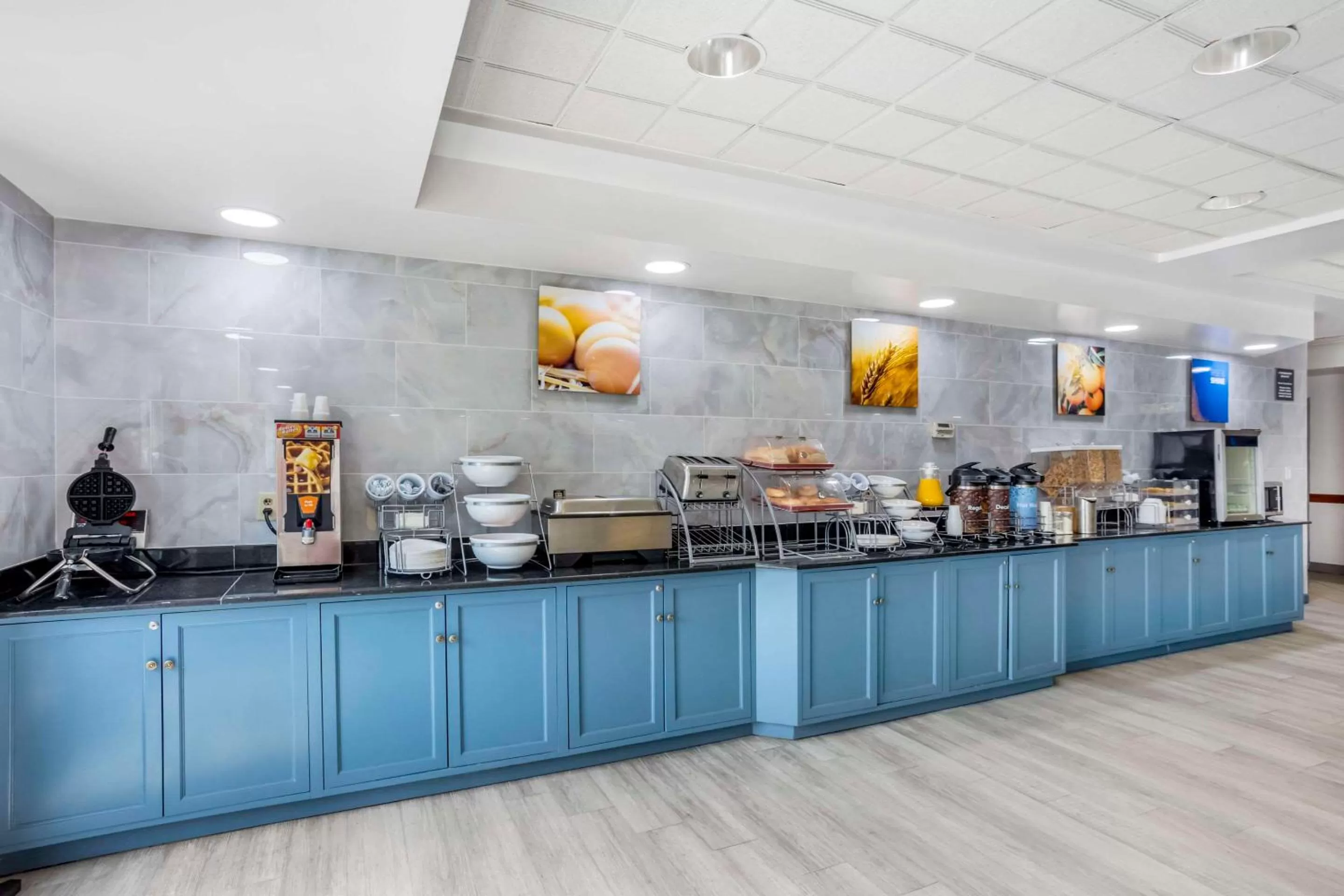 Breakfast in Comfort Inn & Suites Voorhees-Mt Laurel