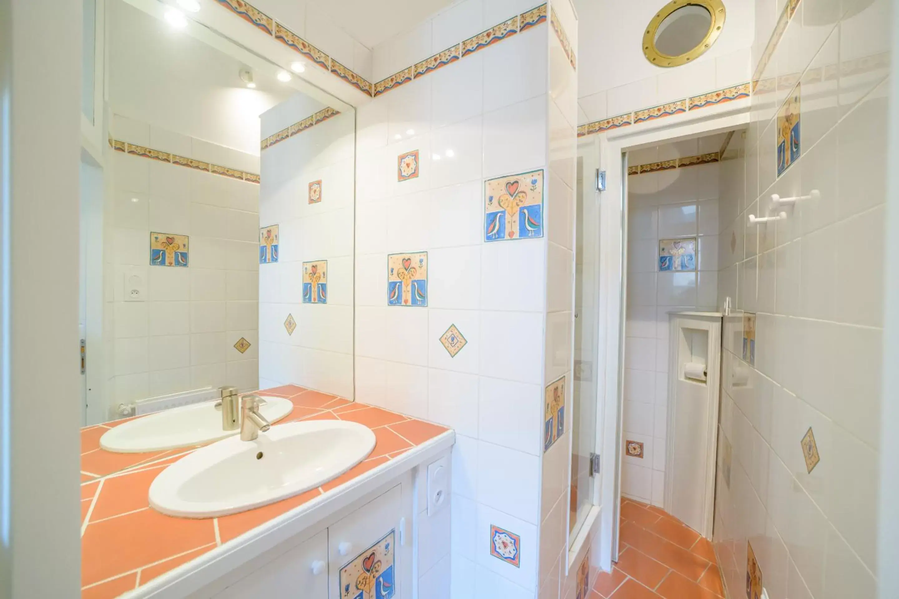 Bedroom, Bathroom in La Tour Des Remparts