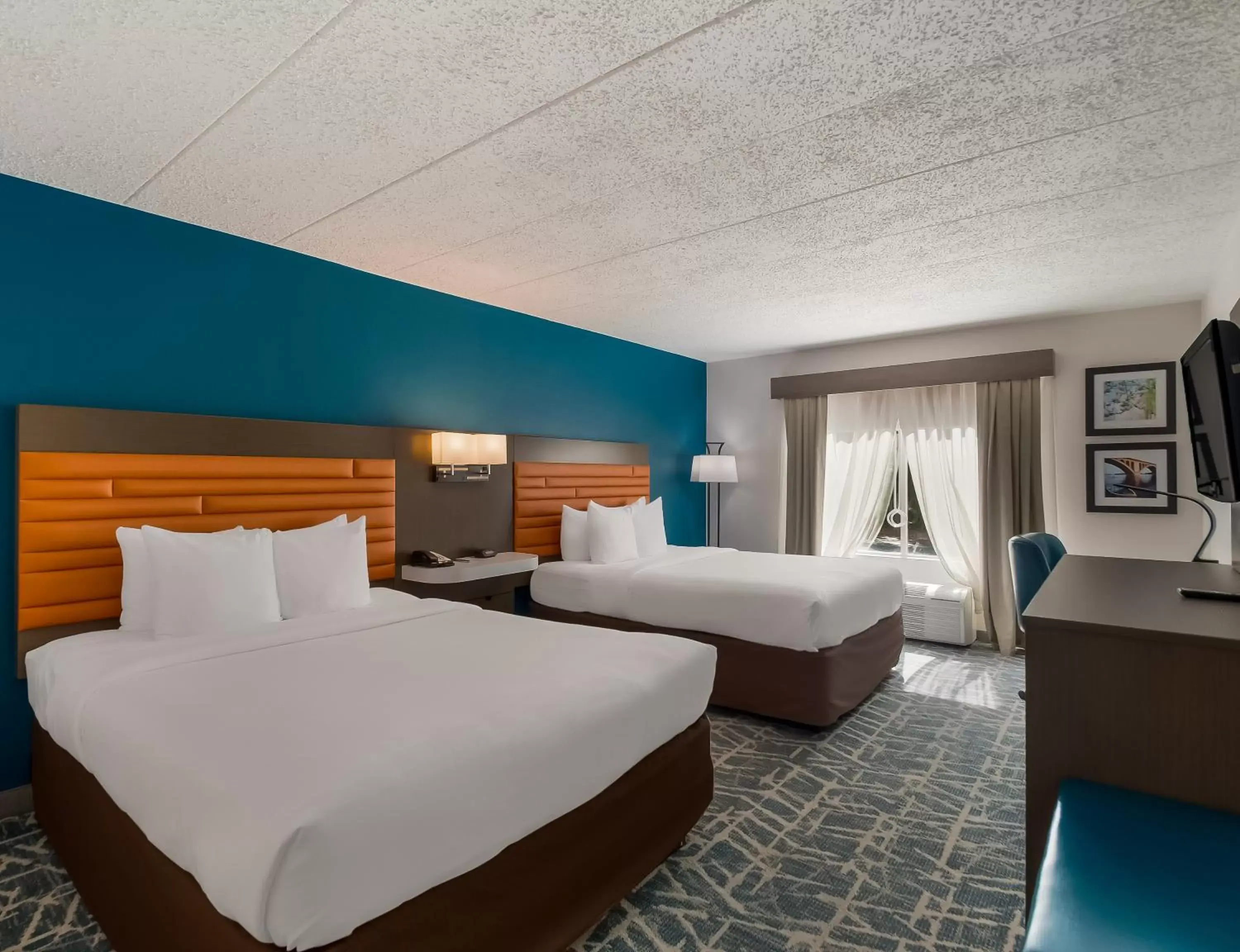 Bed in Comfort Inn Falls Church - Tysons Corner