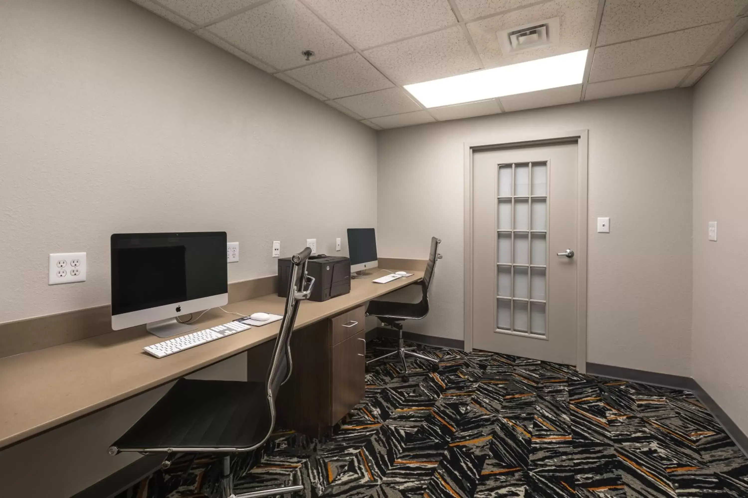 Business facilities in Country Inn & Suites by Radisson, Lake Norman Huntersville, NC