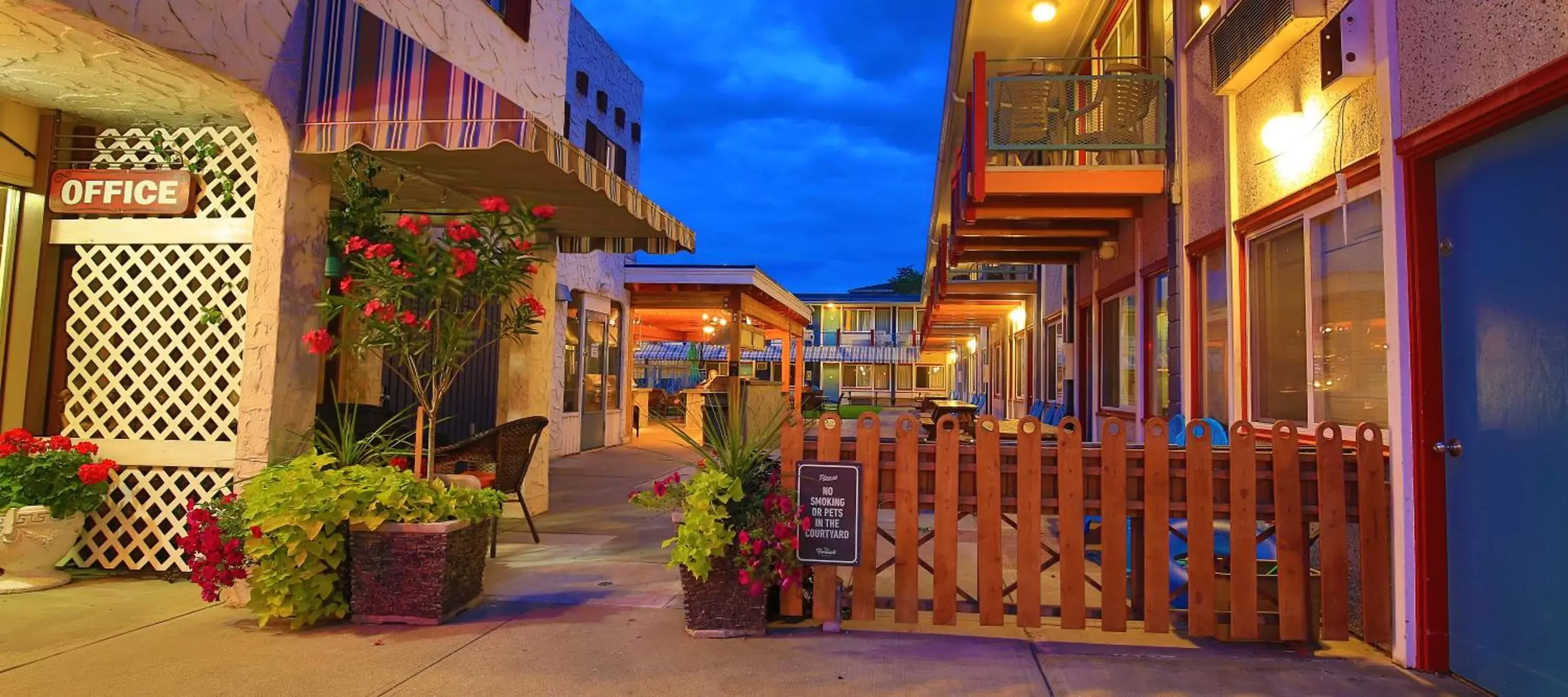 Facade/entrance in Bowmont Motel