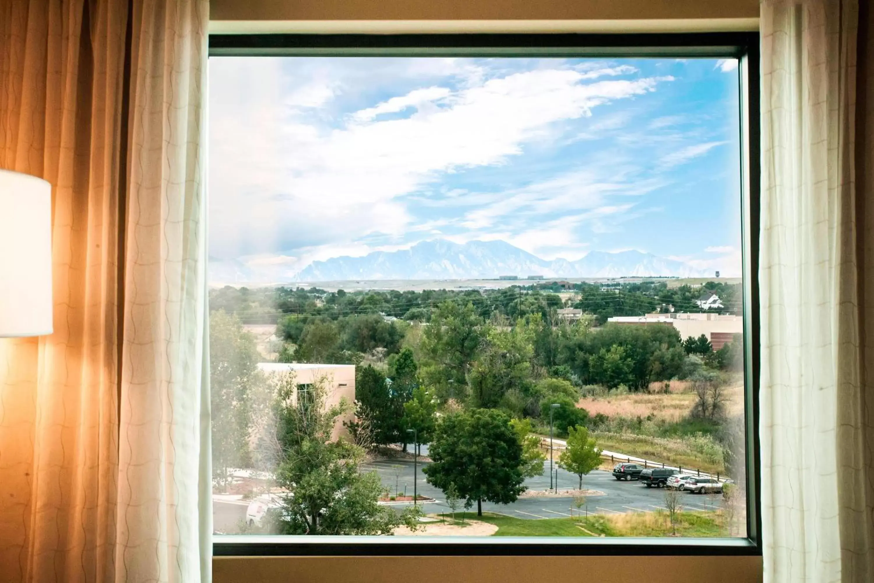 Photo of the whole room, Mountain View in Denver Marriott Westminster