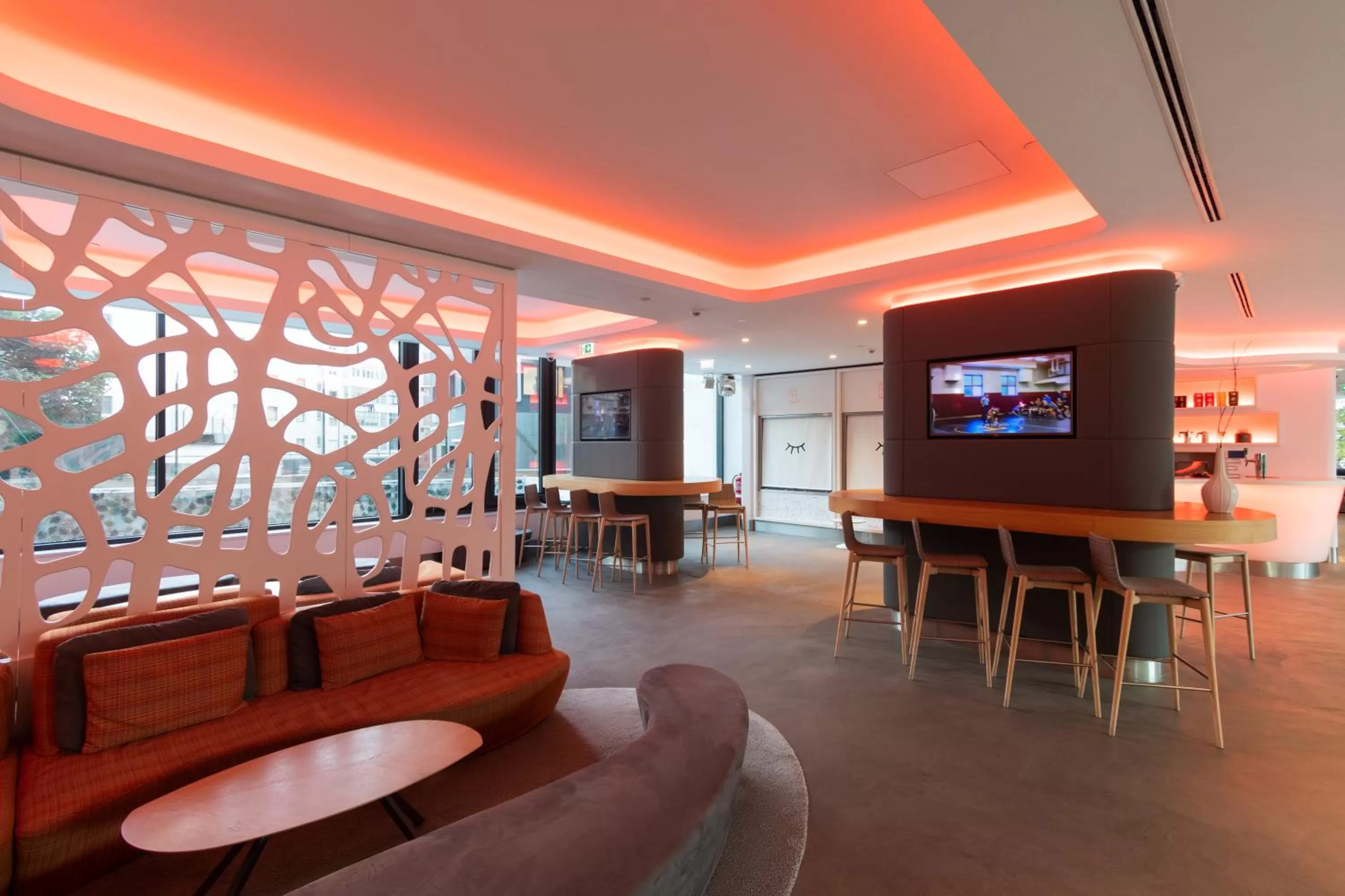 Lounge or bar in EVOLUTION Lisboa Hotel