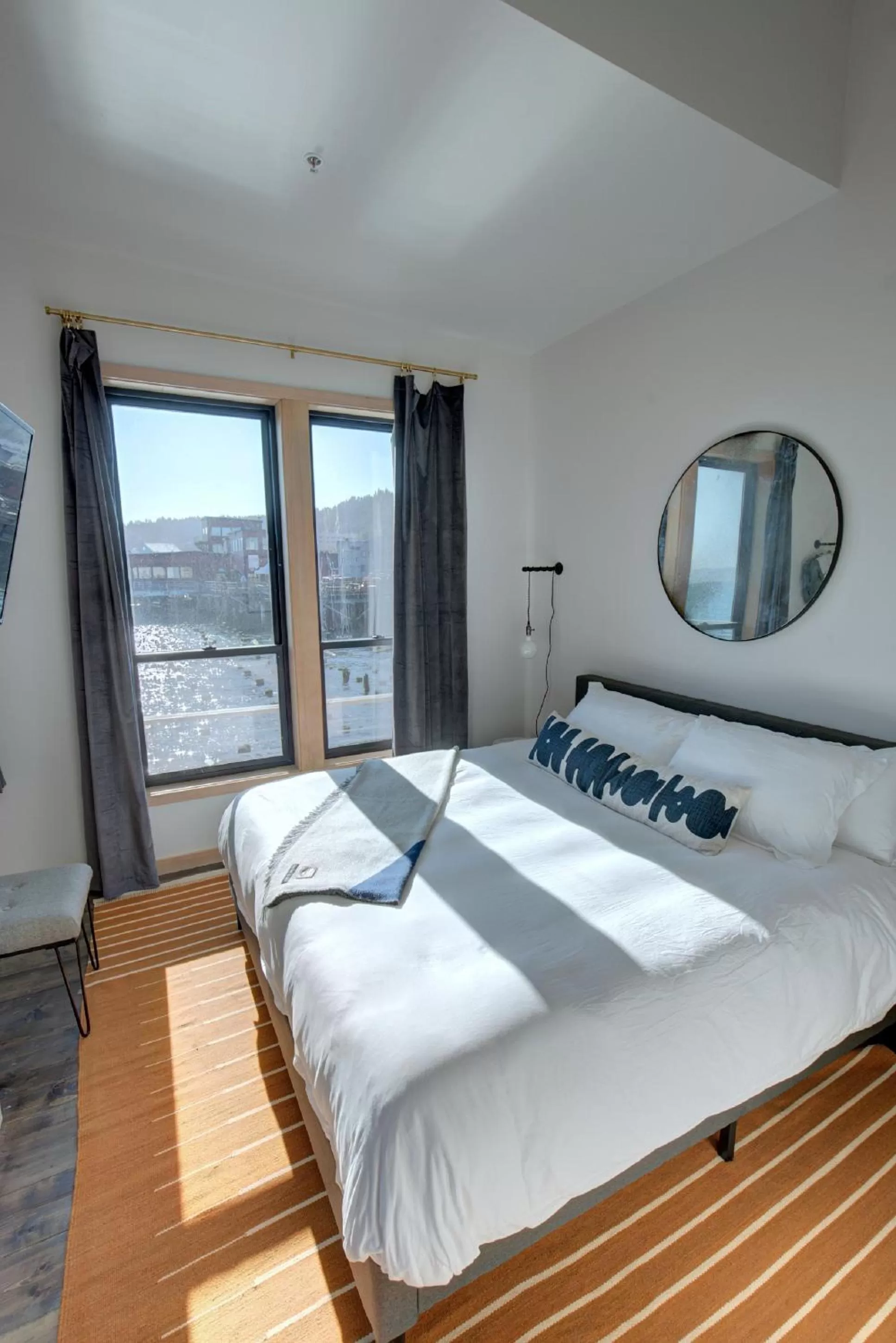 Bedroom, Bed in Bowline Hotel