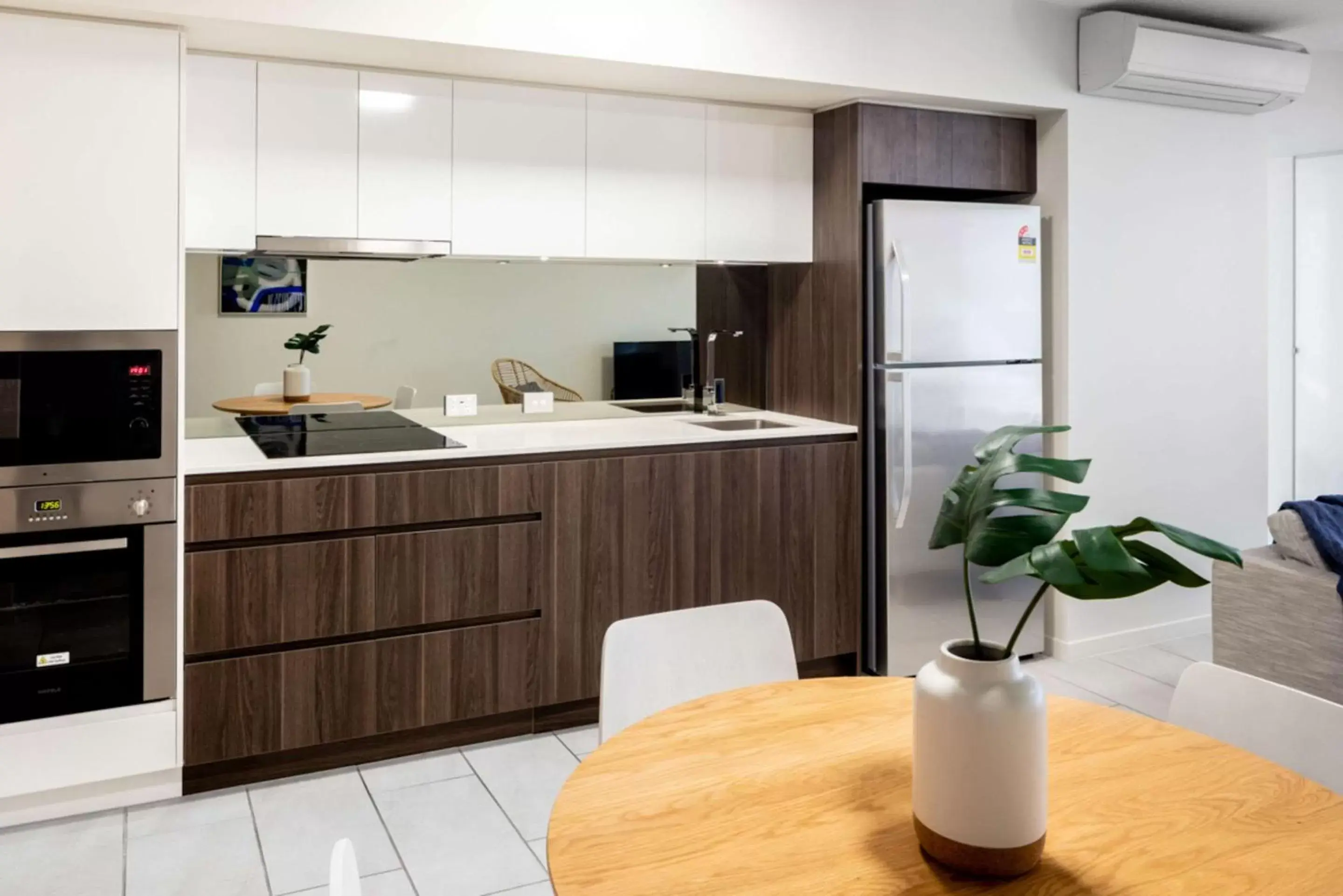 Bedroom, Kitchen/Kitchenette in First Light Mooloolaba, Ascend Hotel Collection