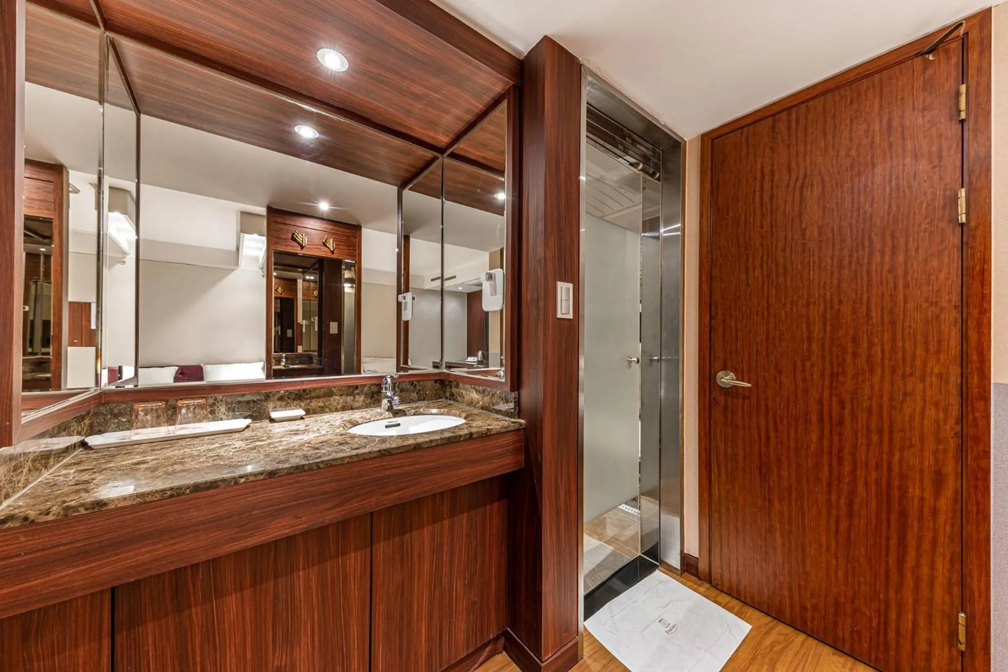 Friendly DH Naissance Hotel by Mindrum Group