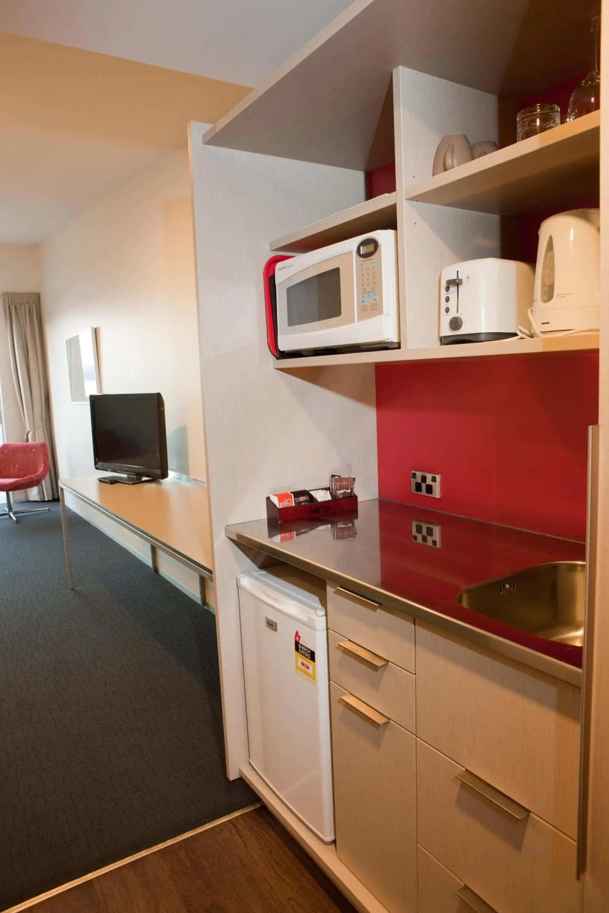 Kitchen or kitchenette in Navigate Seaside Hotel & Apartments