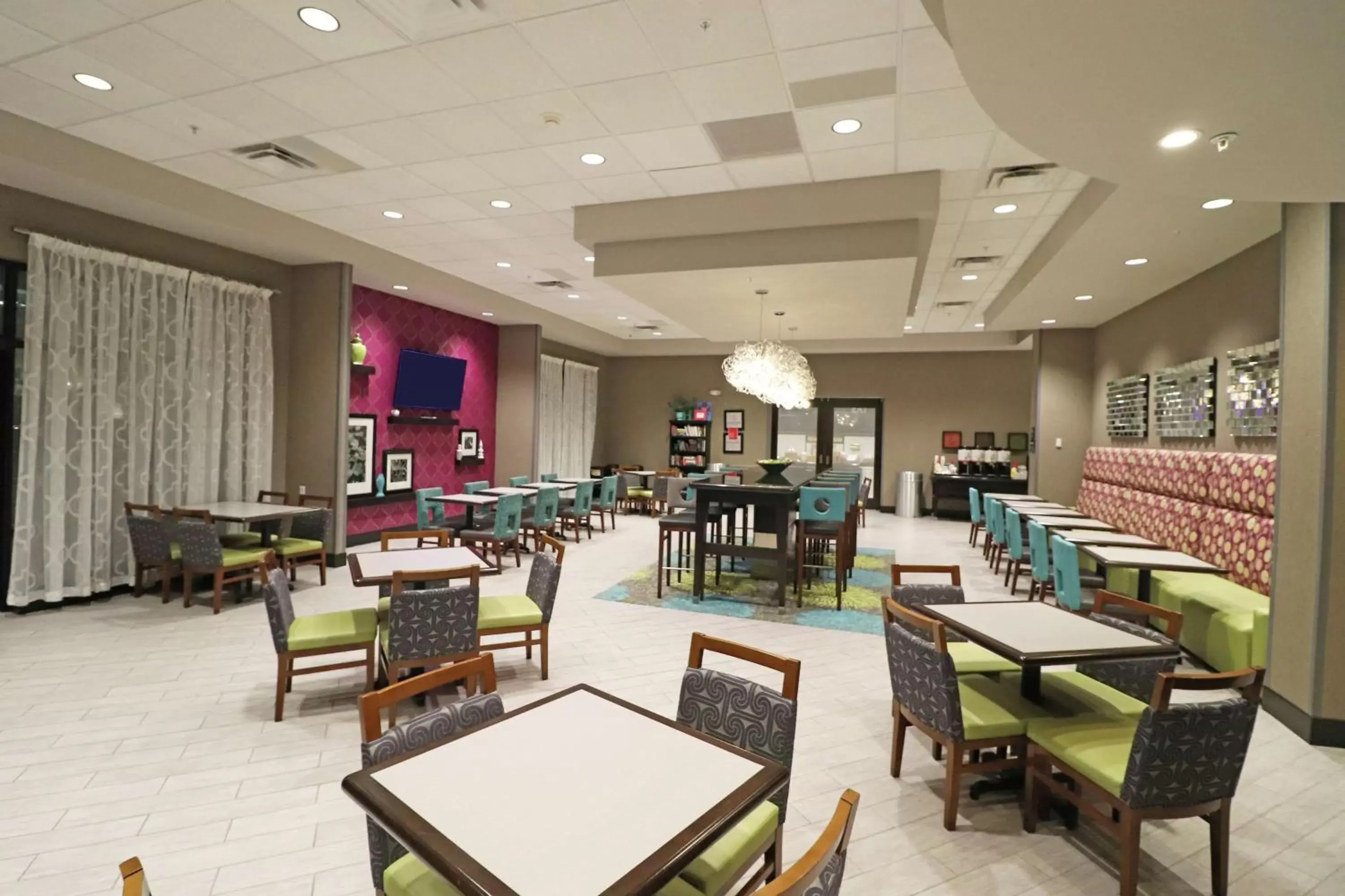 Lobby or reception, Restaurant/Places to Eat in Hampton Inn Kearney