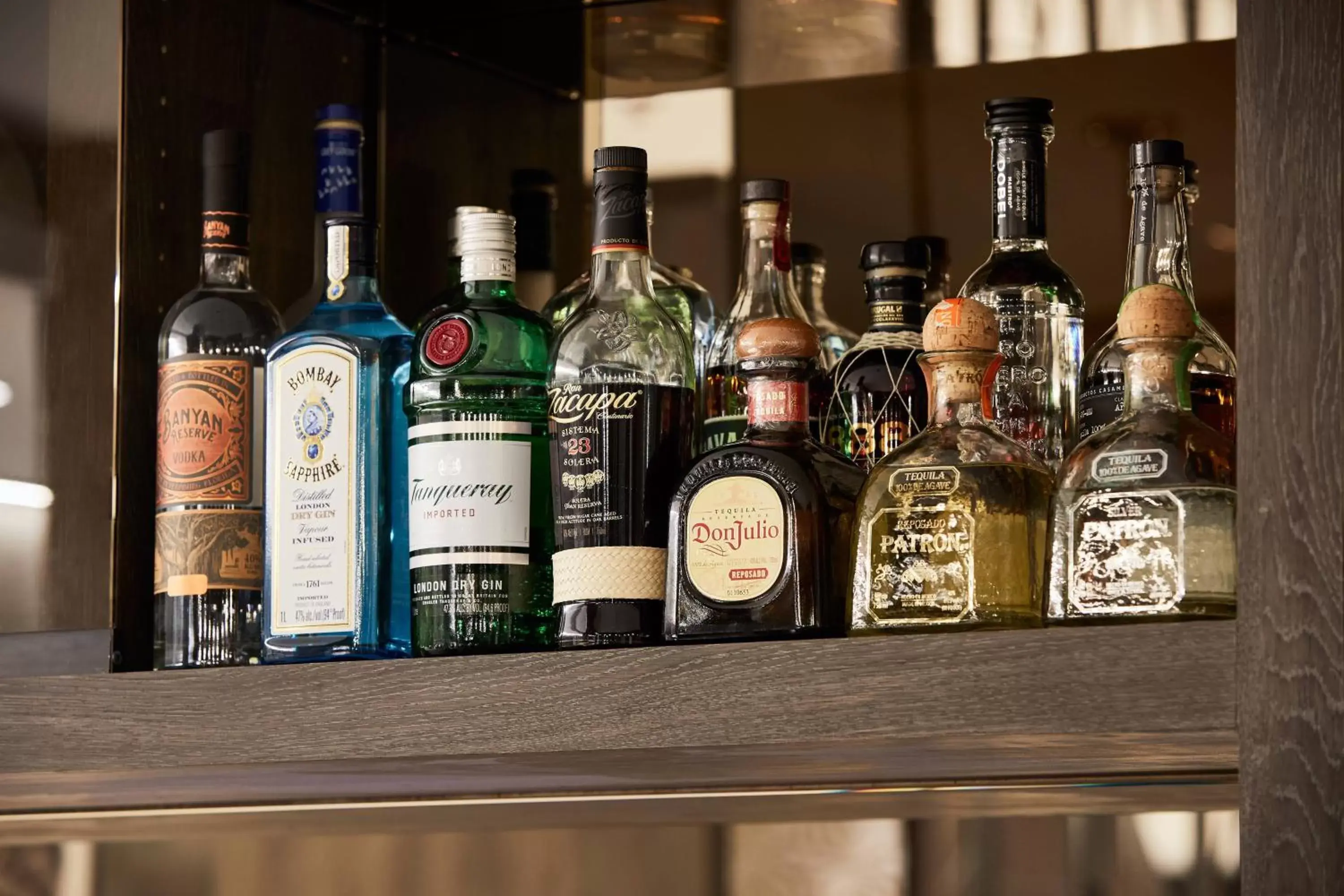 Lounge or bar, Drinks in AC Hotel by Marriott Miami Airport West/Doral