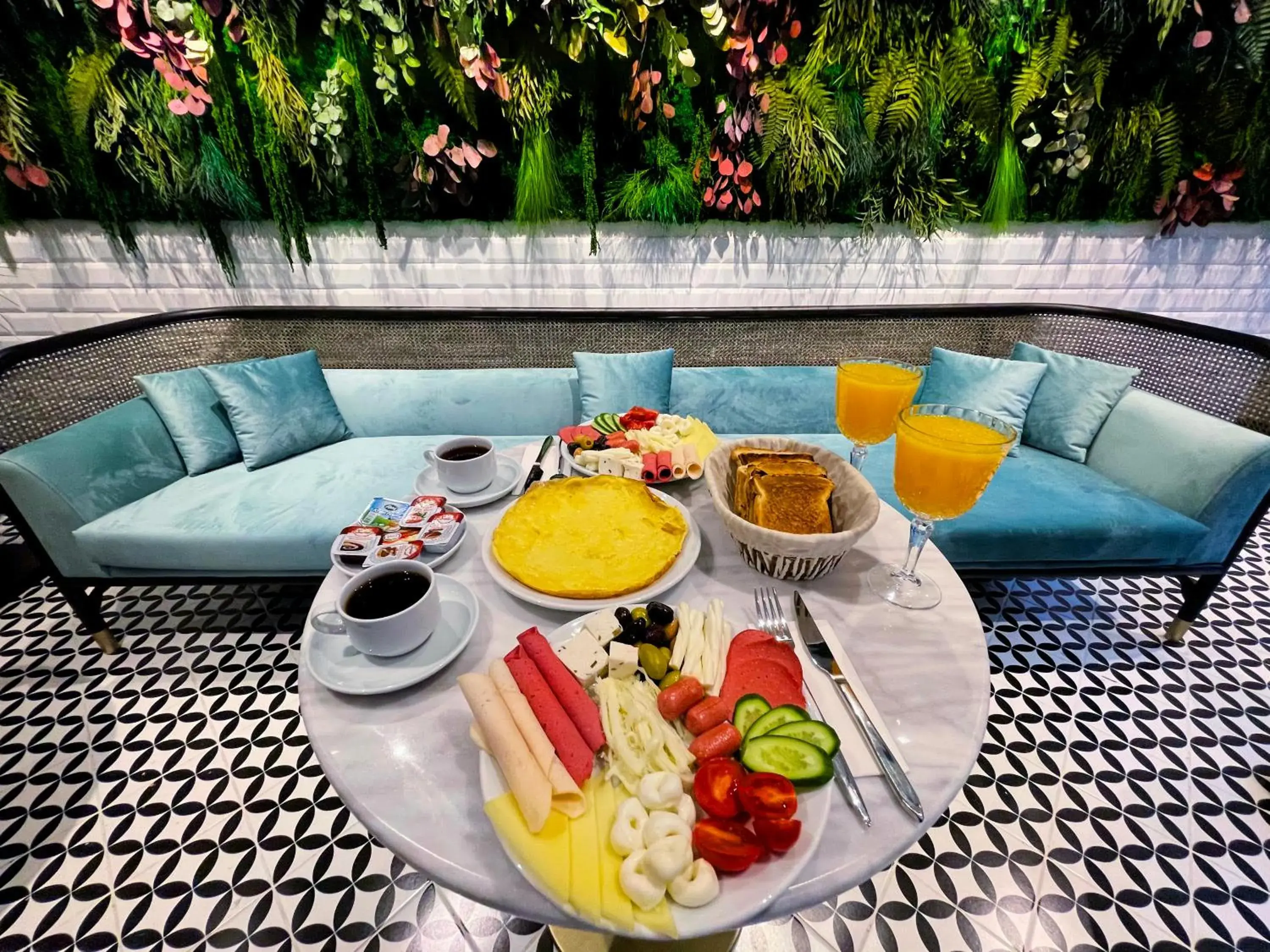 Continental breakfast in Weingart Istanbul