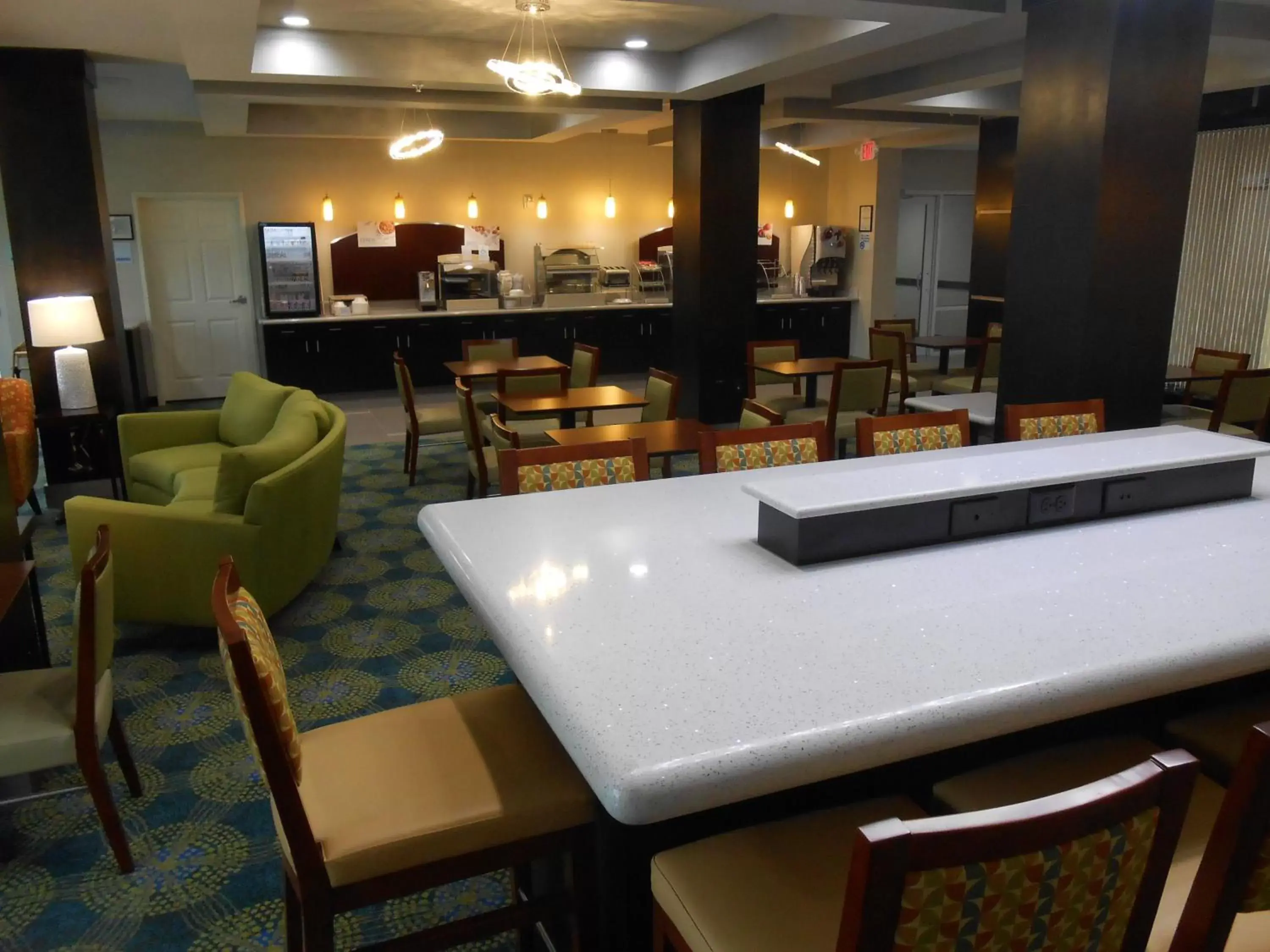 Breakfast, Lounge/Bar in Holiday Inn Express & Suites Houston Northwest-Brookhollow, an IHG Hotel