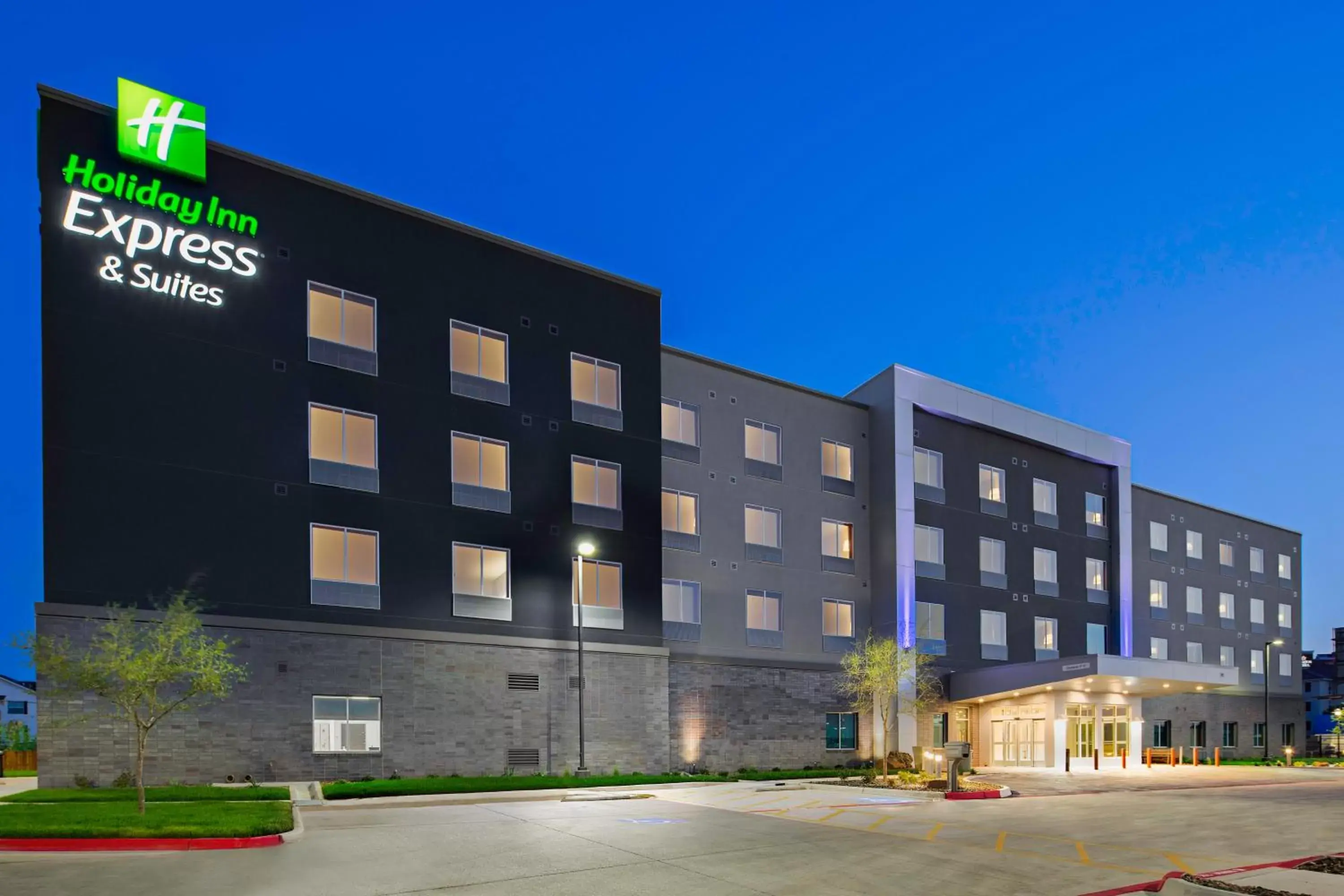 Property Building in Holiday Inn Express & Suites Lubbock Central - Univ Area, an IHG Hotel