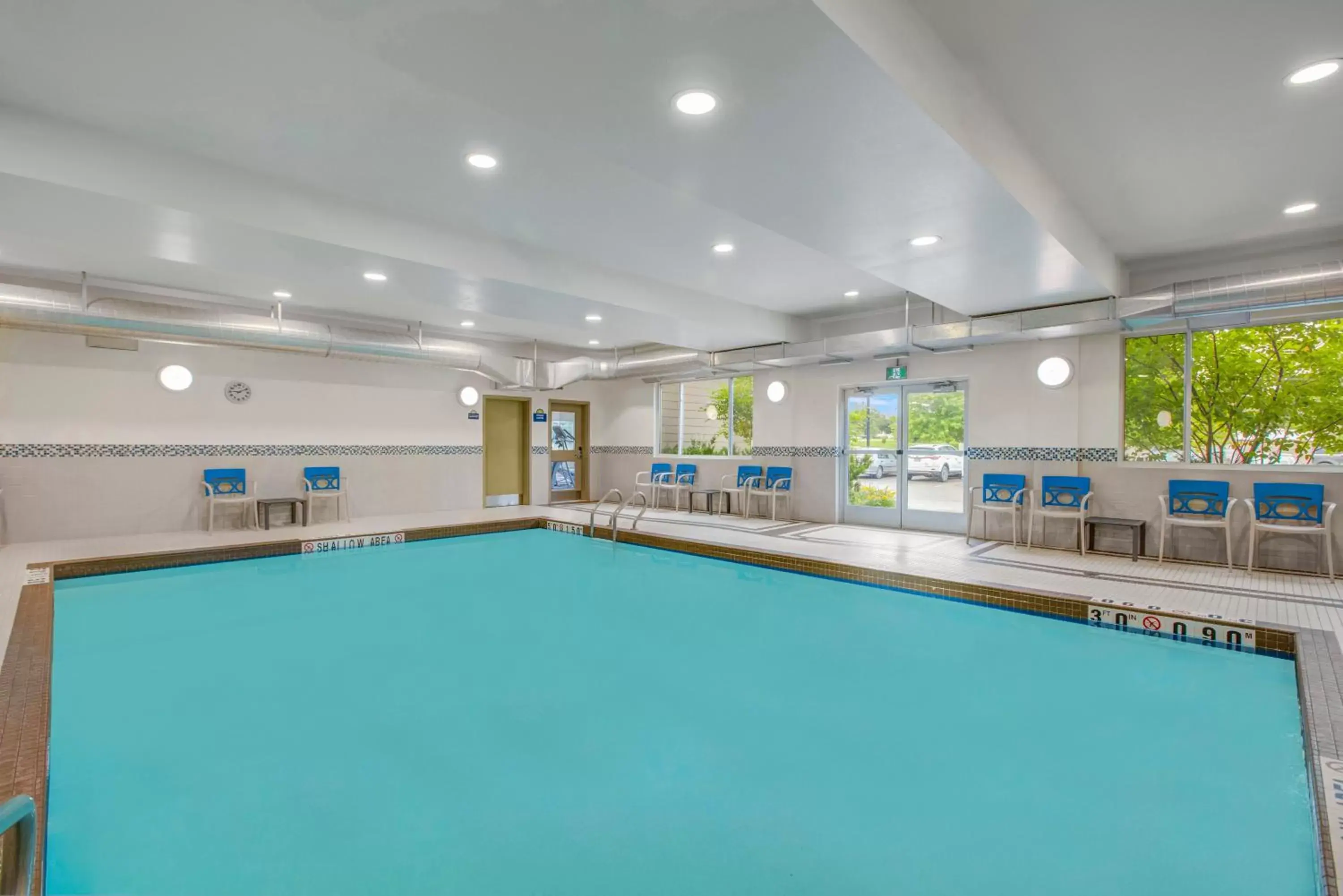 Pool view, Swimming Pool in Days Inn & Suites by Wyndham Lindsay