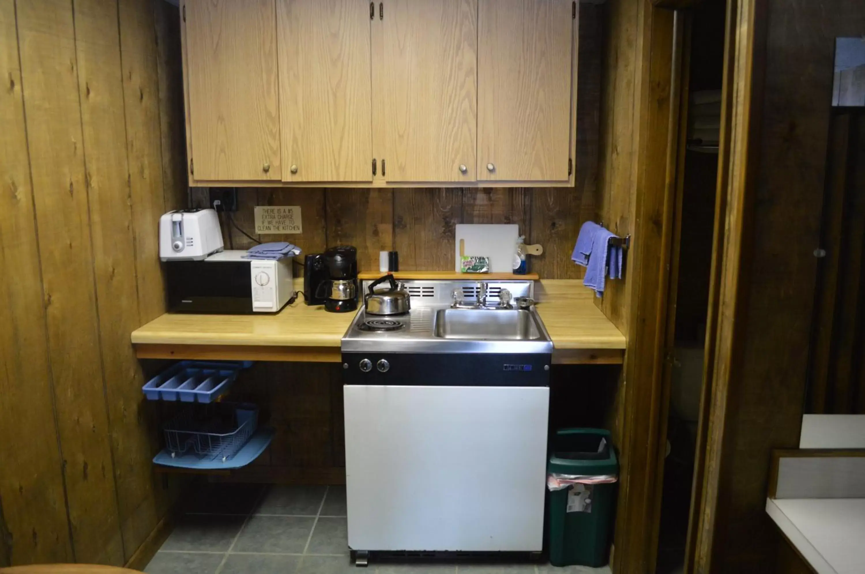 Kitchen or kitchenette, Kitchen/Kitchenette in Maple Leaf Inn Lake Placid