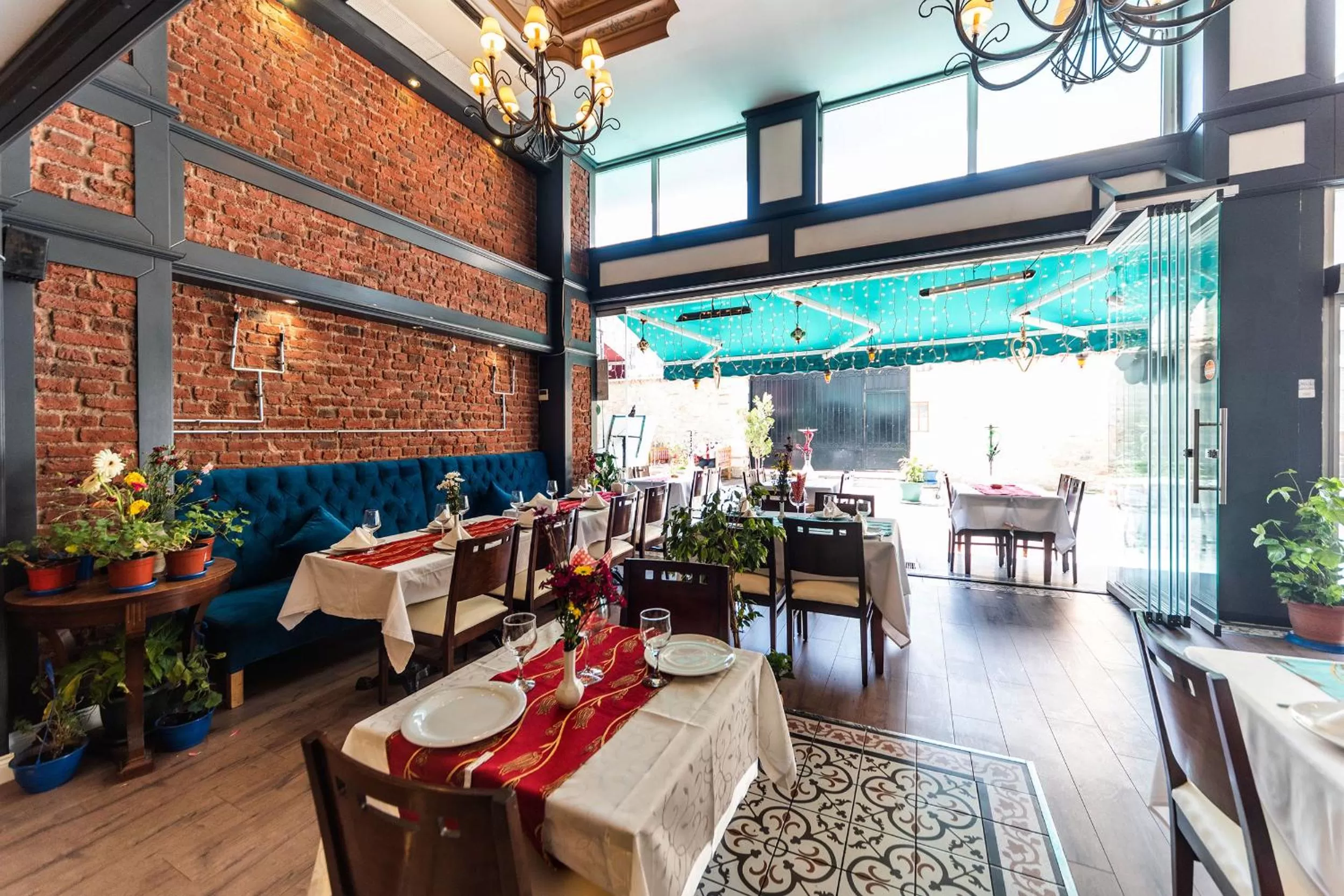 Restaurant/places to eat in Viva Deluxe Hotel