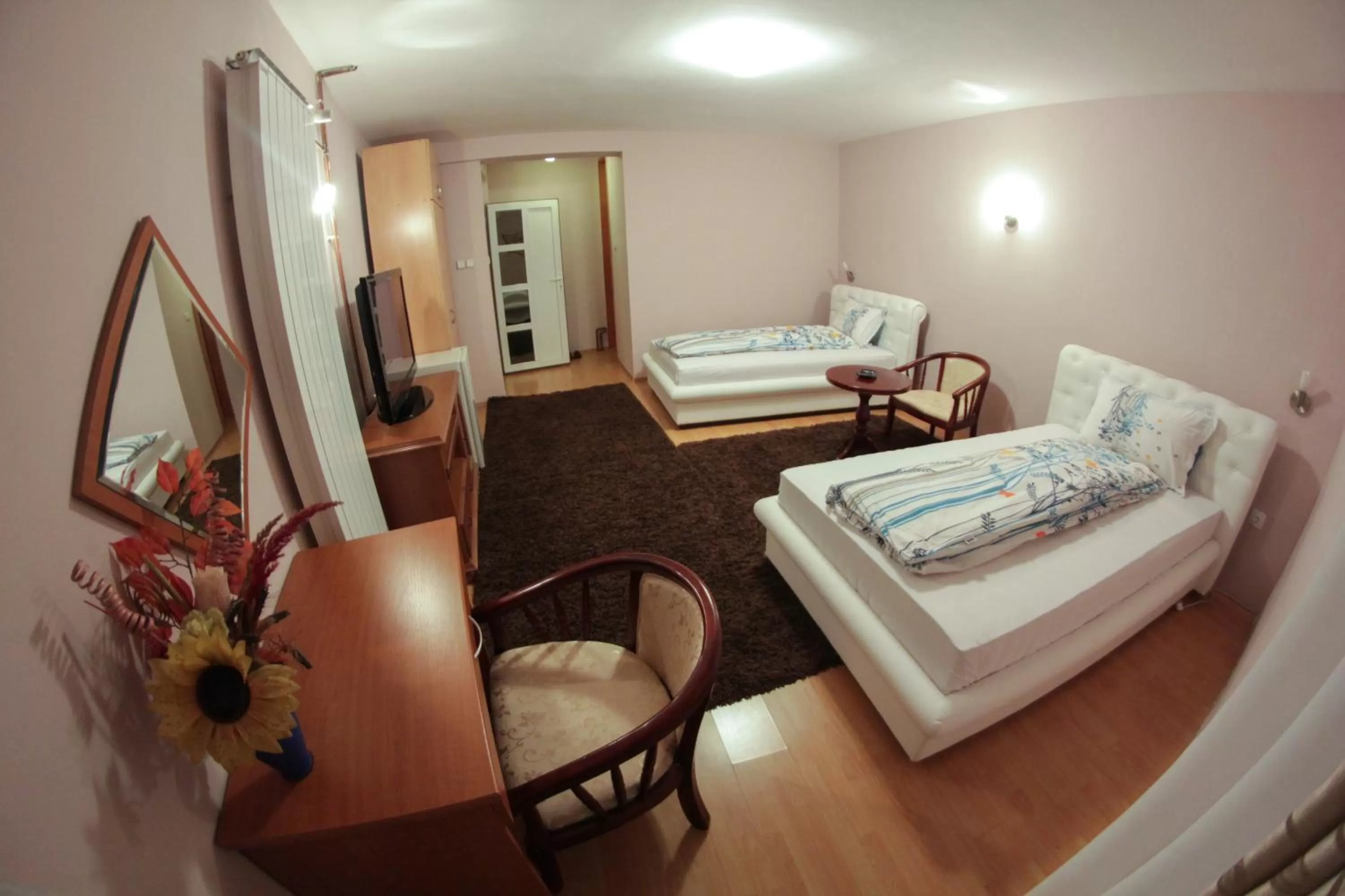 Photo of the whole room, Bed in Hotel Fontana