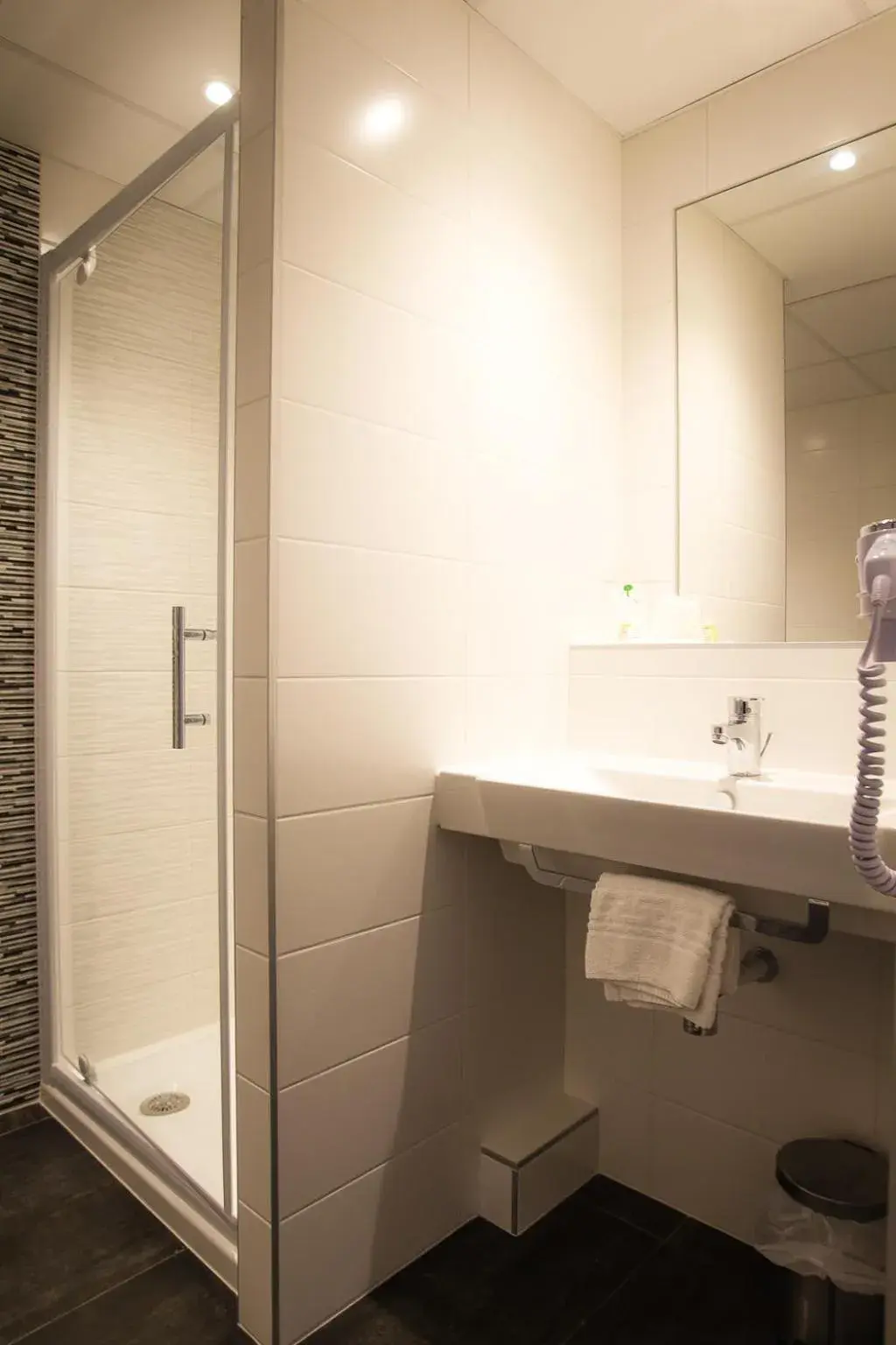 Bathroom in Hôtel des Halles