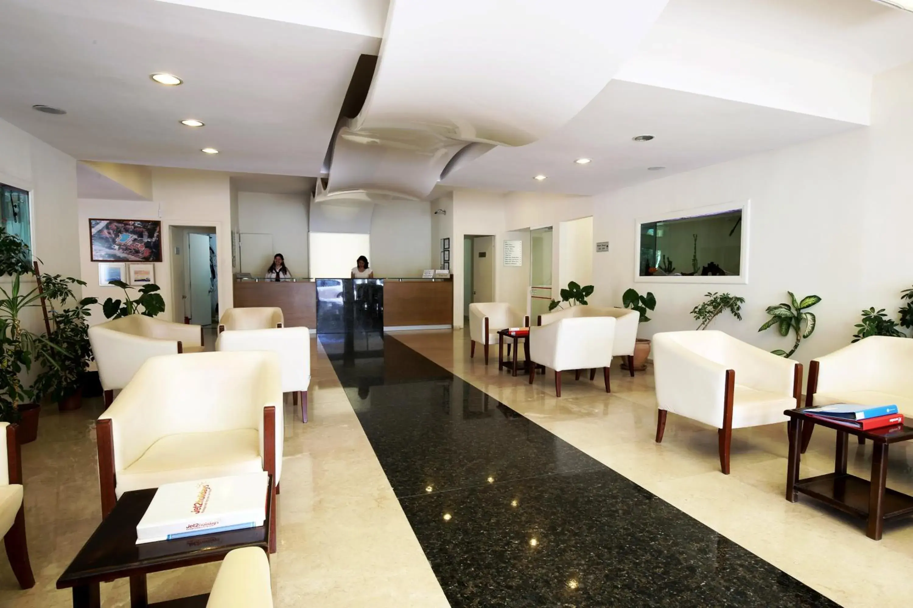 Lobby or reception, Restaurant/Places to Eat in Alize Hotel