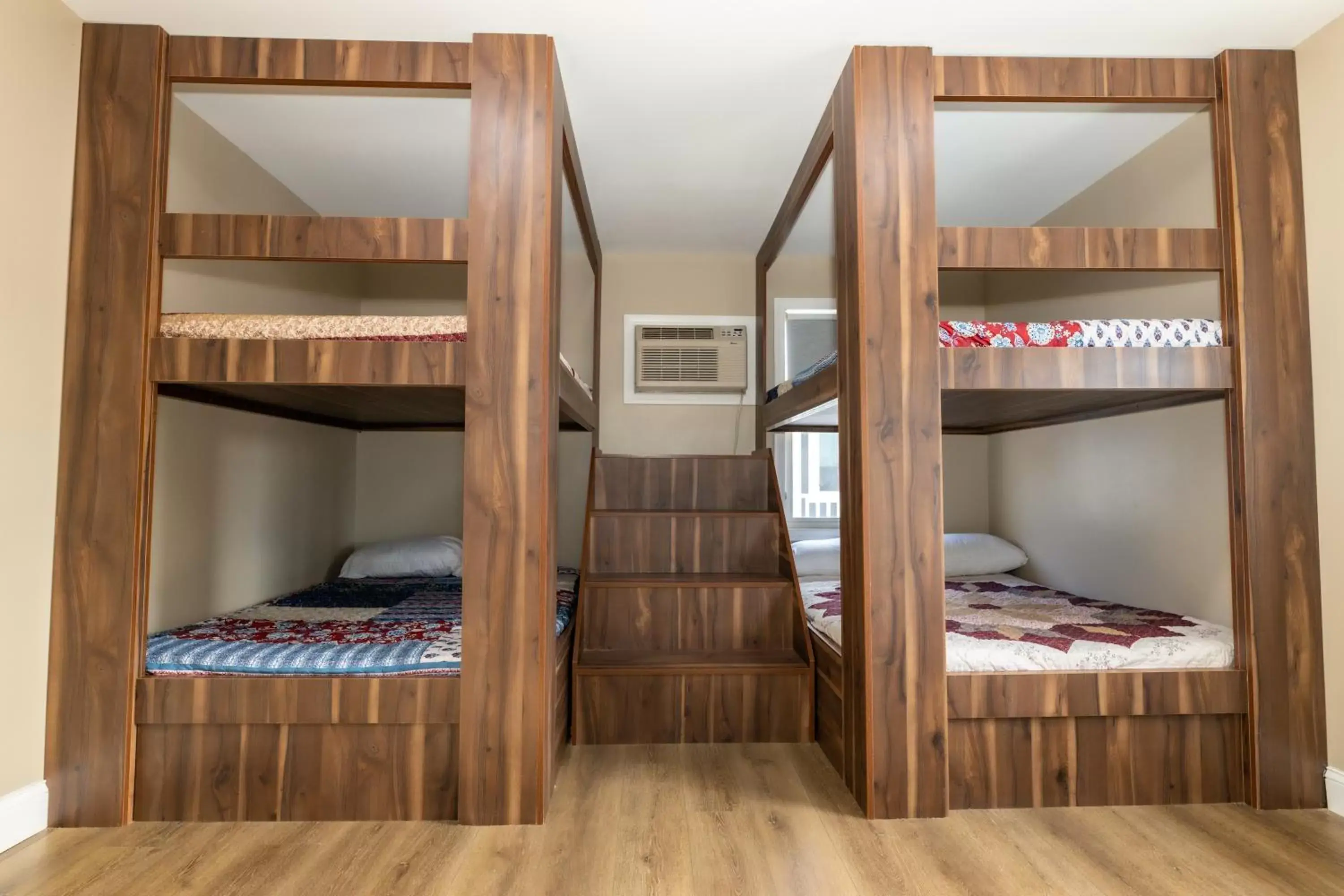 Bunk Bed in Seaside Sands Inn