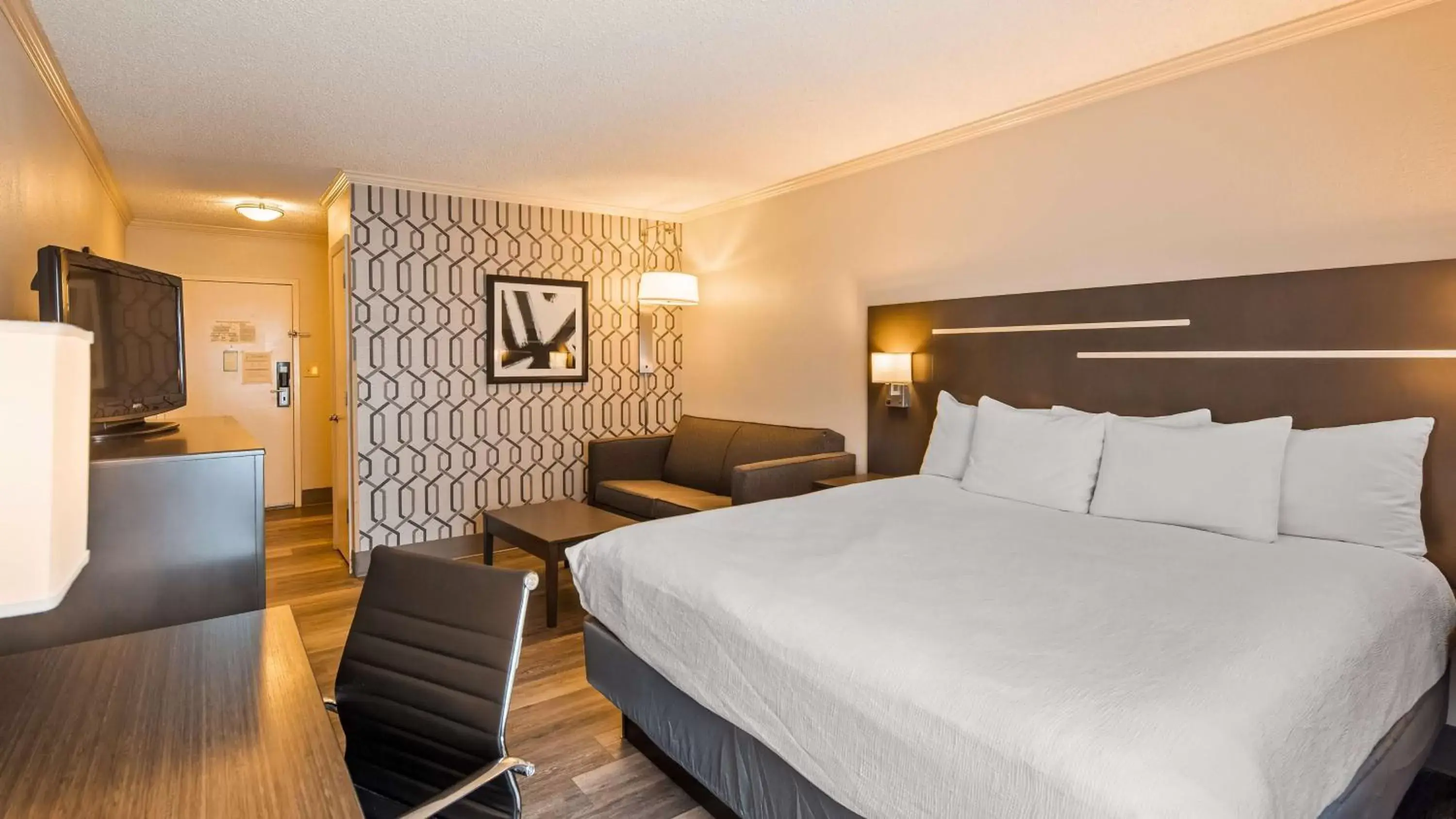 Bedroom, Bed in Best Western Plus Morristown Conference Center Bedroom, Bed in Best Western Plus Morristown Conference Center