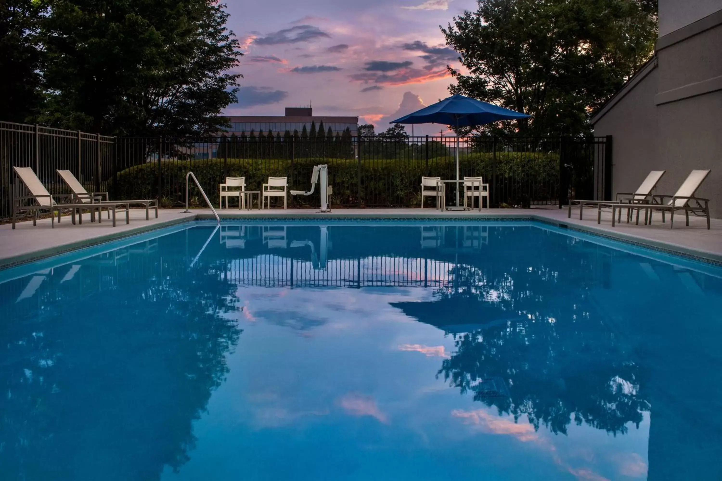 Swimming Pool in SpringHill Suites by Marriott Atlanta Perimeter Center