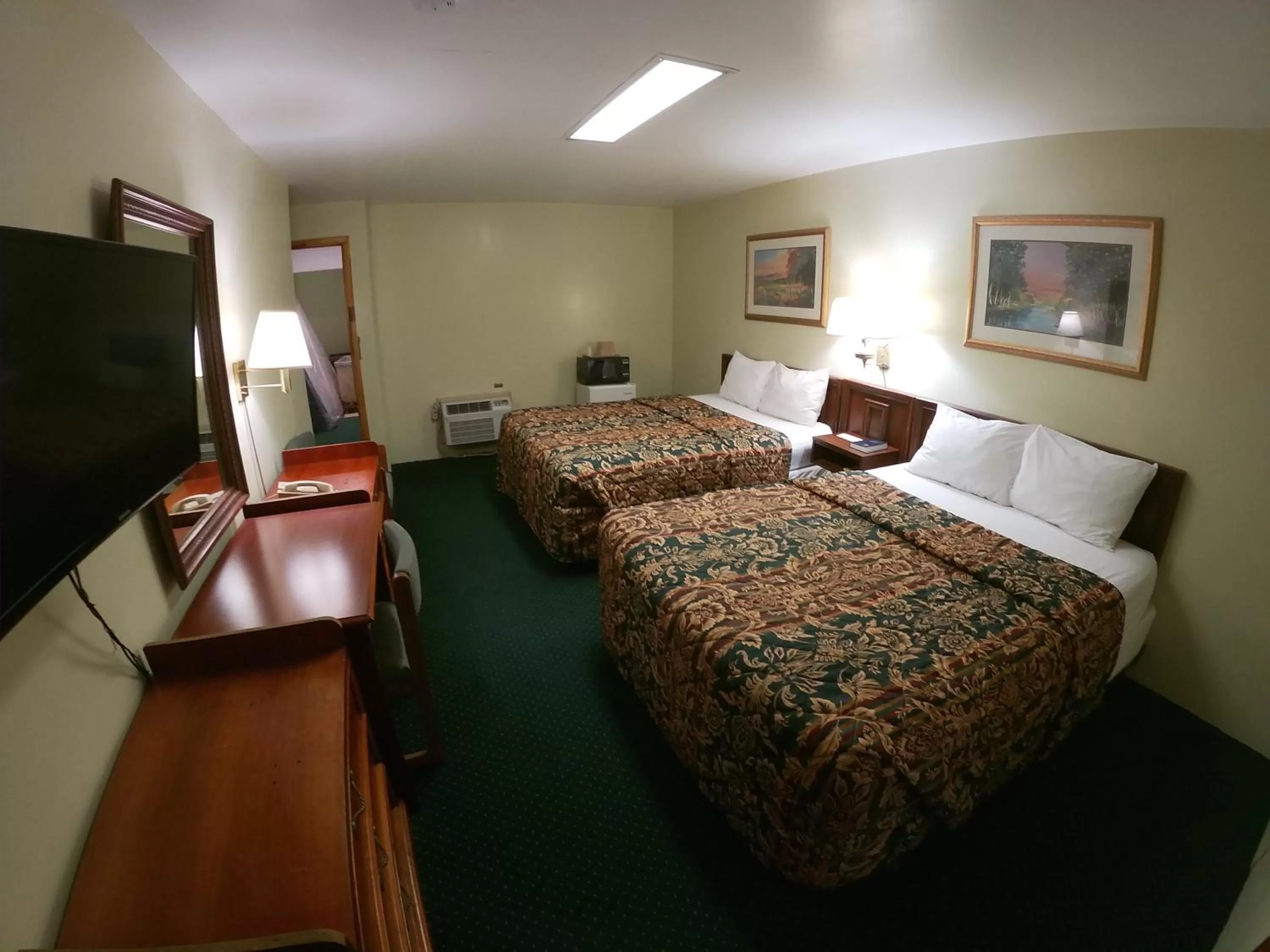 Bedroom, Bed in Budget Inn Clearfield PA
