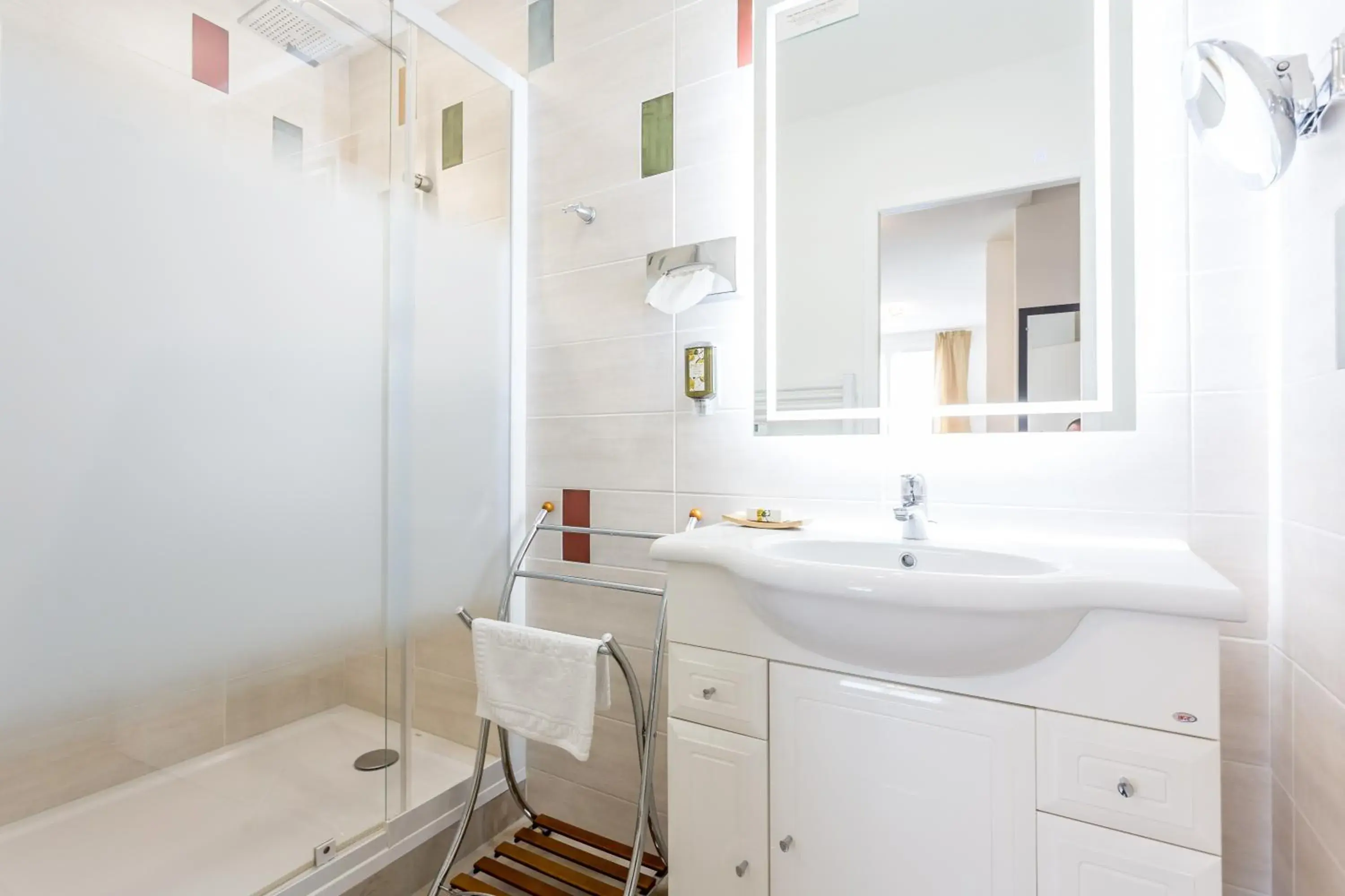 Bathroom in Logis Hôtel du Centre