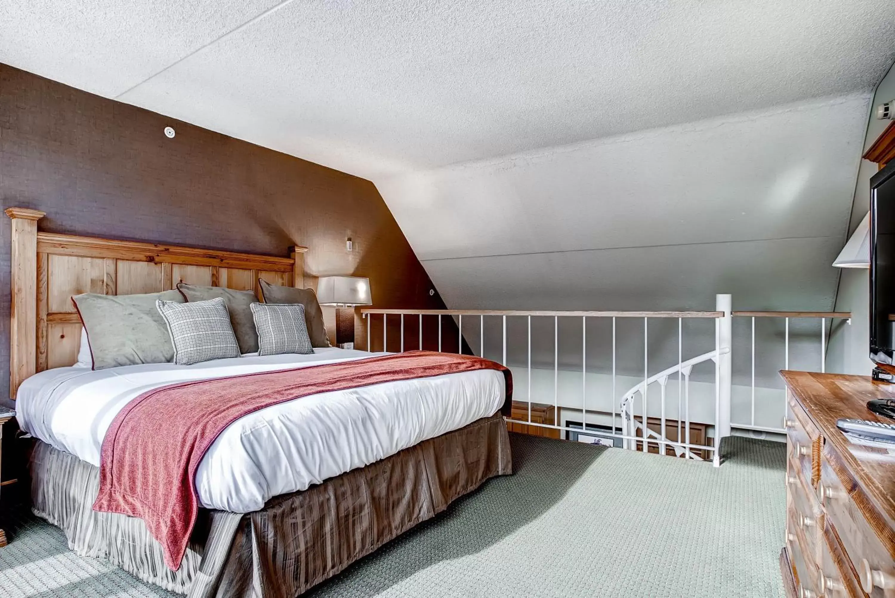 Photo of the whole room, Bed in The Keystone Lodge and Spa by Keystone Resort