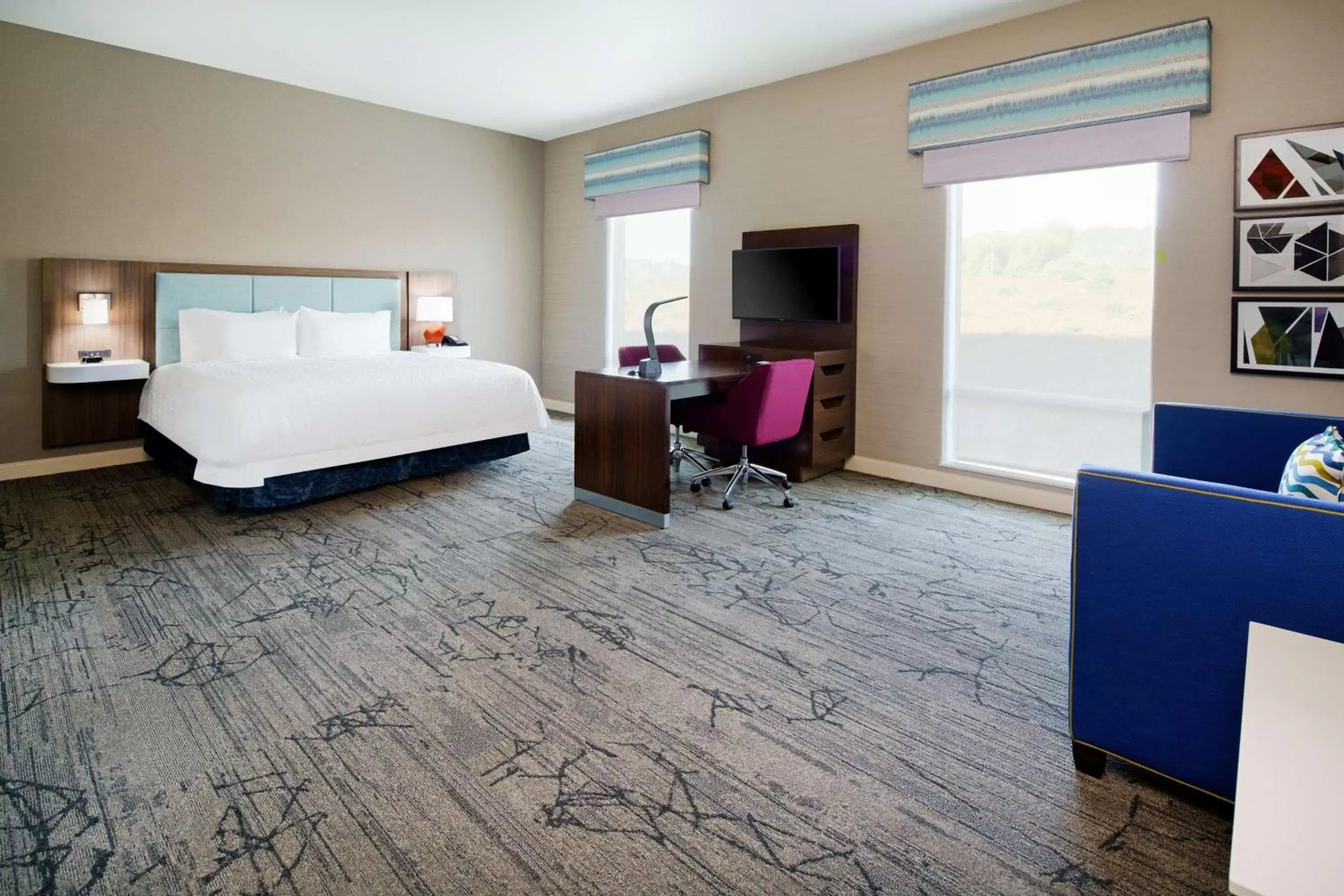 Bedroom in Hampton Inn & Suites Gilroy, Ca