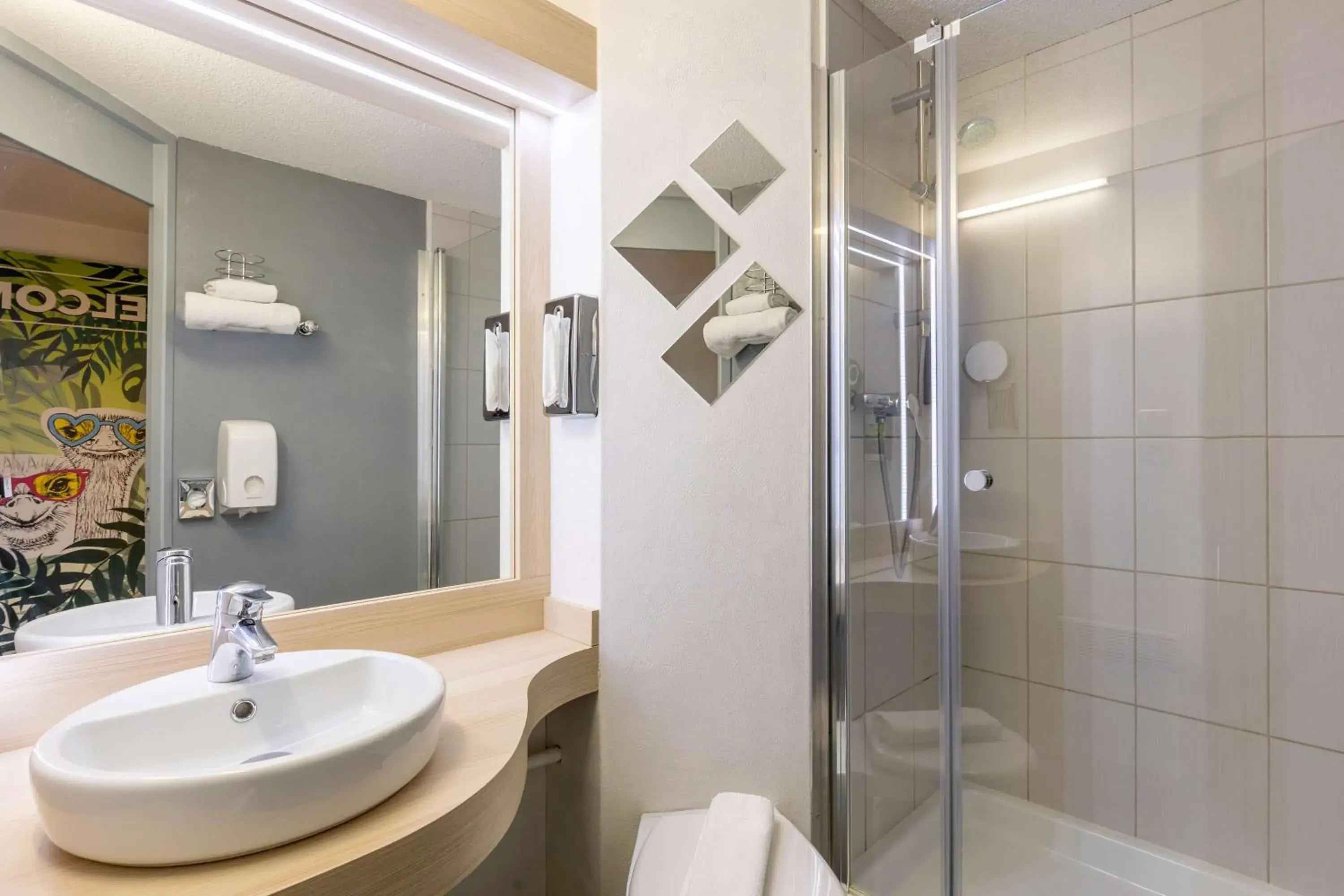 Bathroom in Sure Hotel by Best Western Lille Tourcoing