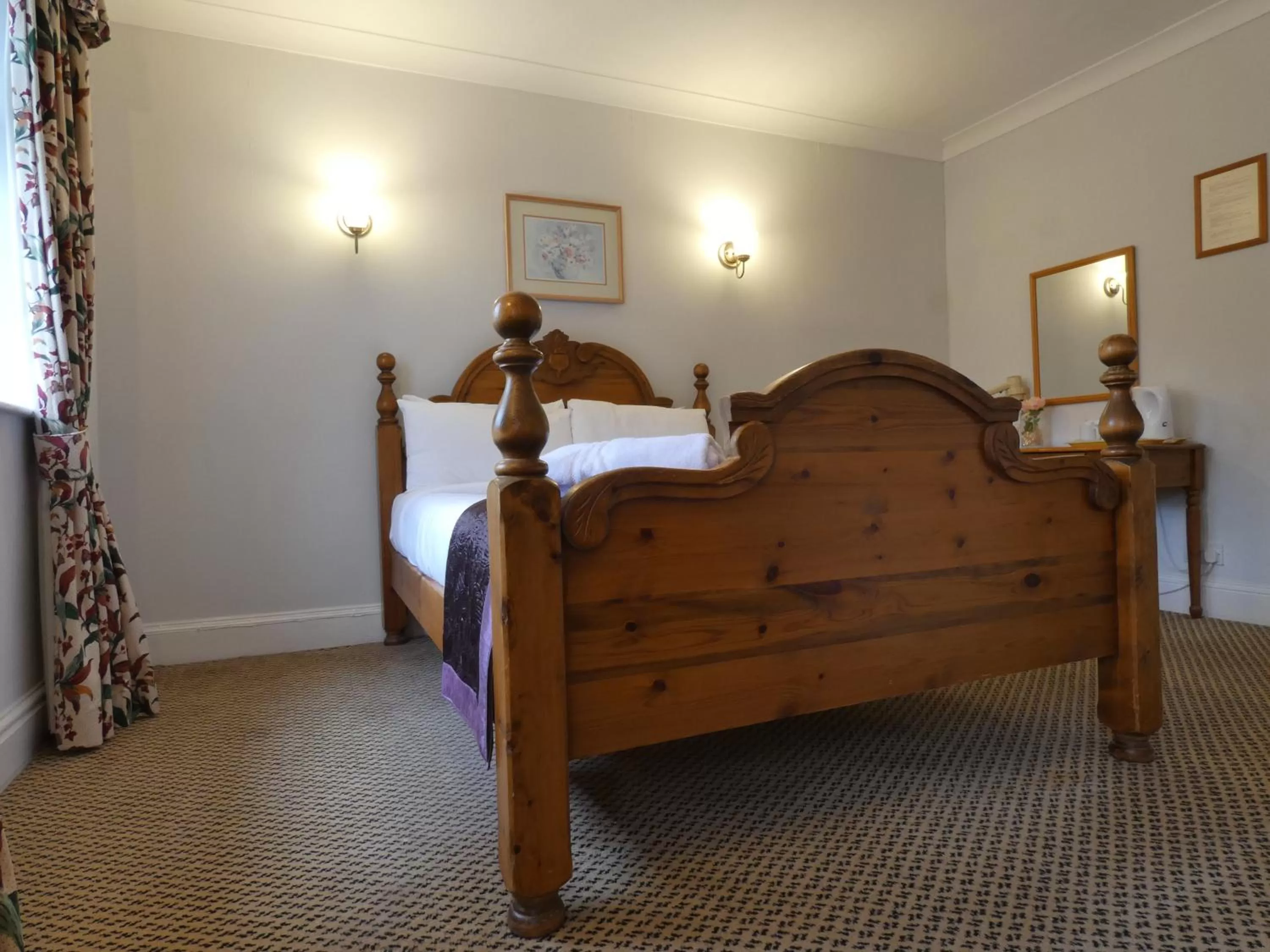 Bed in Marston Farm Hotel