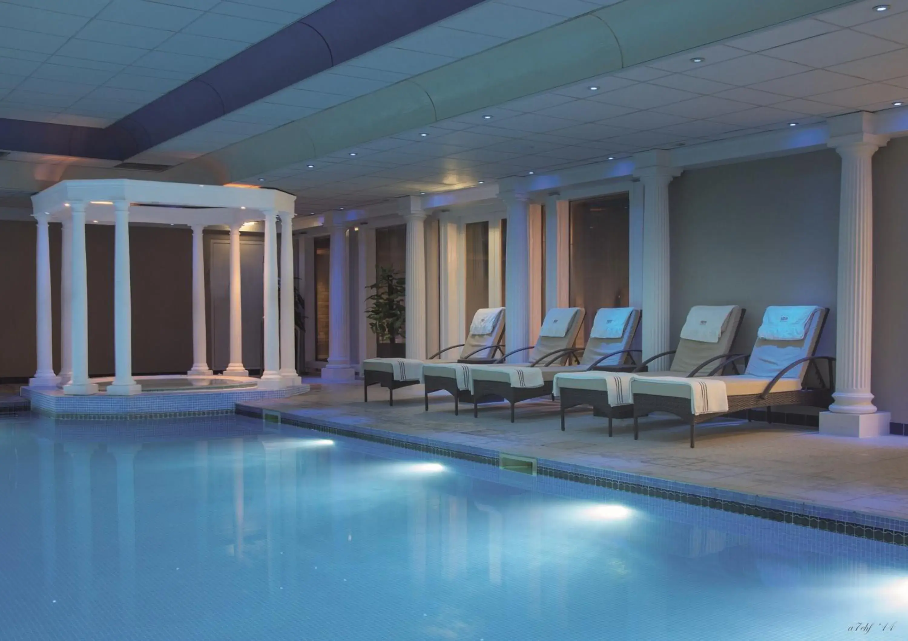 Swimming Pool in Macdonald Linden Hall Hotel, Golf & Spa