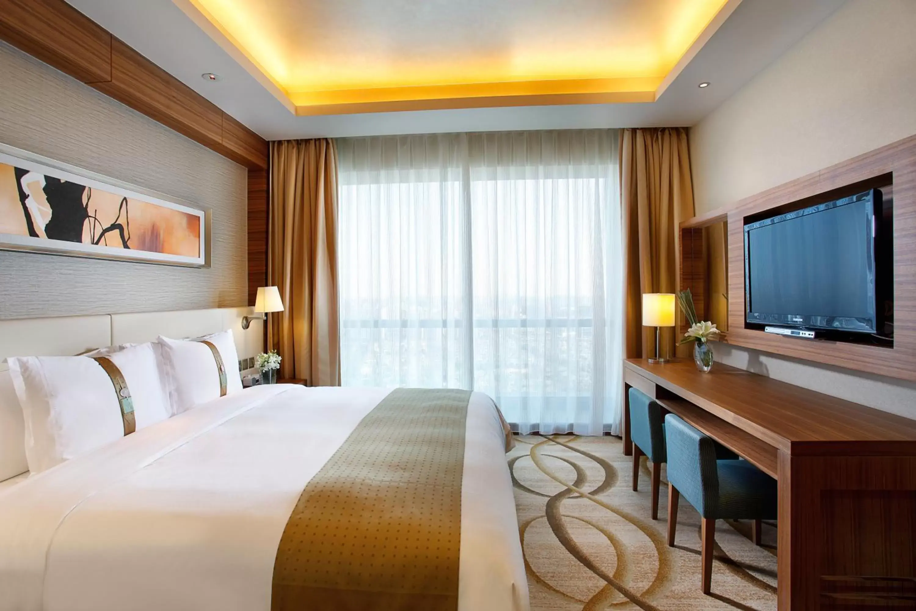 Bed in Holiday Inn Shanghai Pudong Kangqiao, an IHG Hotel