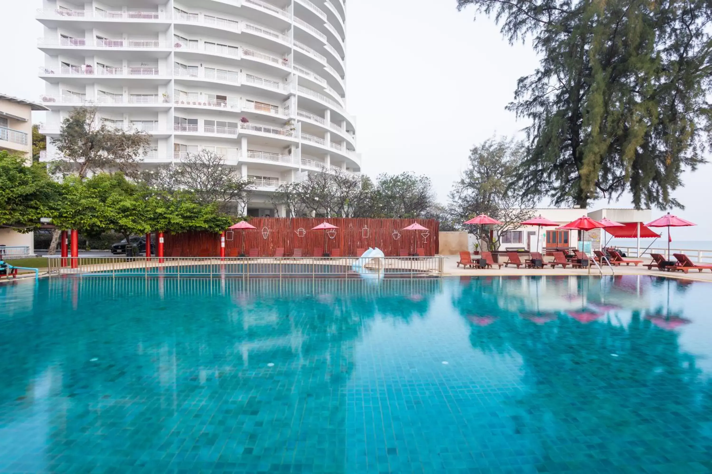 Swimming Pool in Chom View Hotel, Hua Hin Swimming Pool in Chom View Hotel, Hua Hin