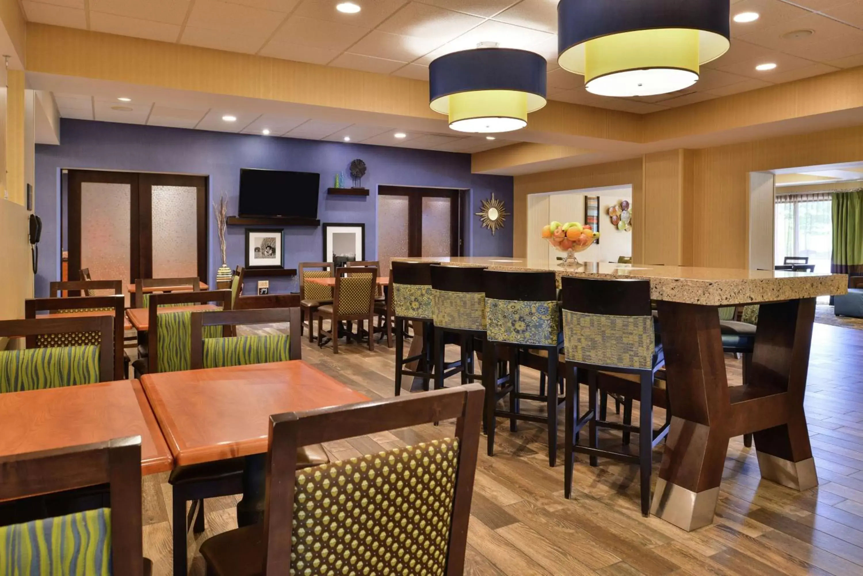 Dining area, Restaurant/Places to Eat in Hampton Inn Harrisonburg South