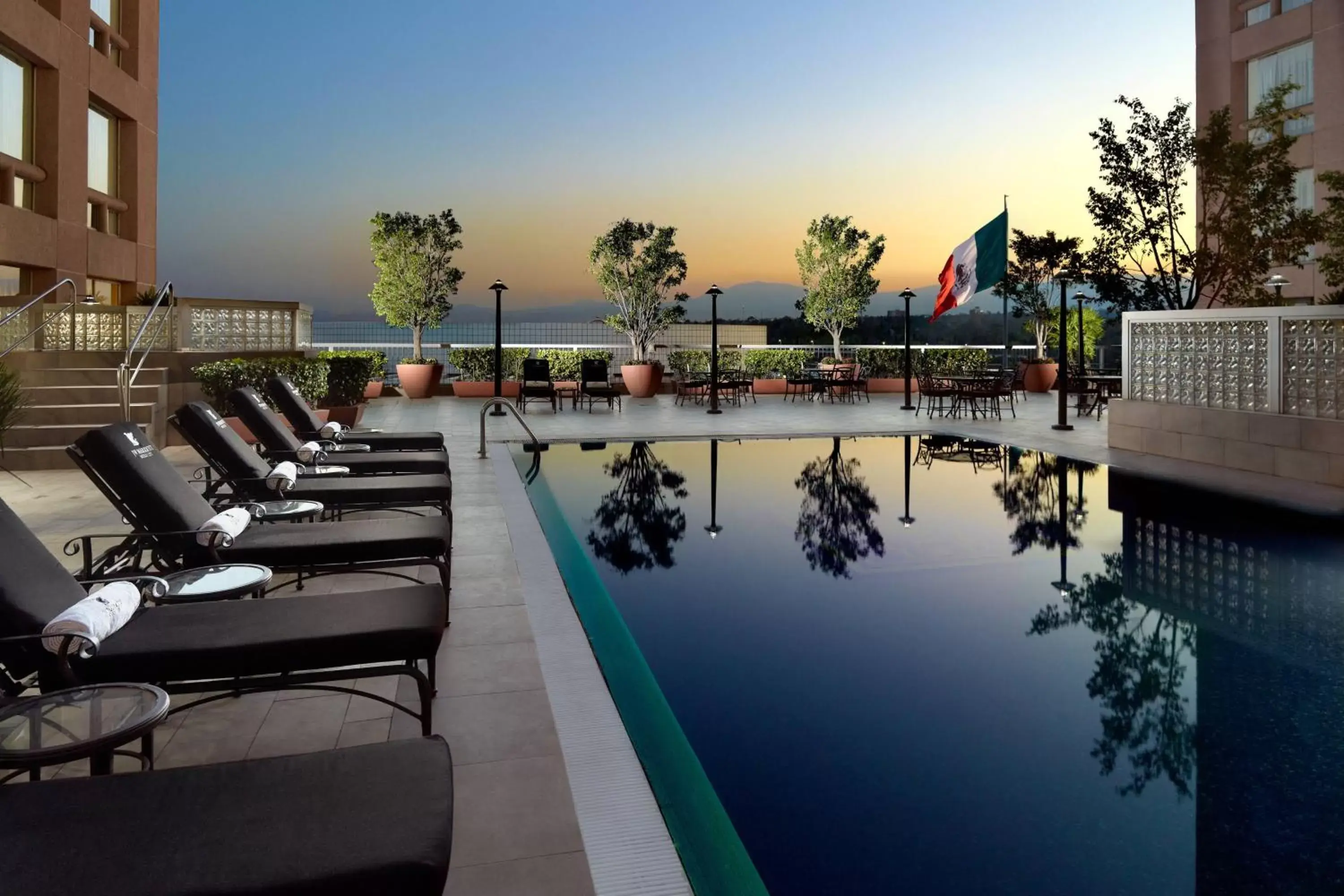 Swimming Pool in JW Marriott Hotel Mexico City Polanco