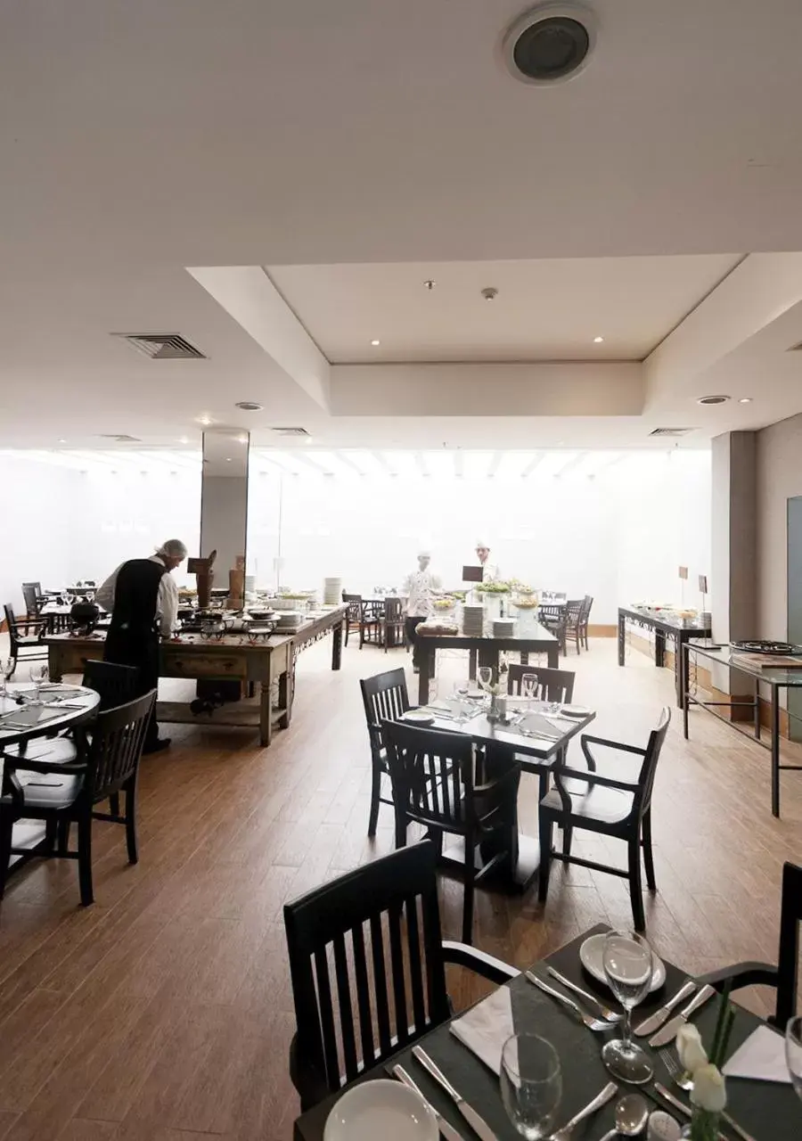 Restaurant/places to eat in Estanplaza Berrini Restaurant/places to eat in Estanplaza Berrini