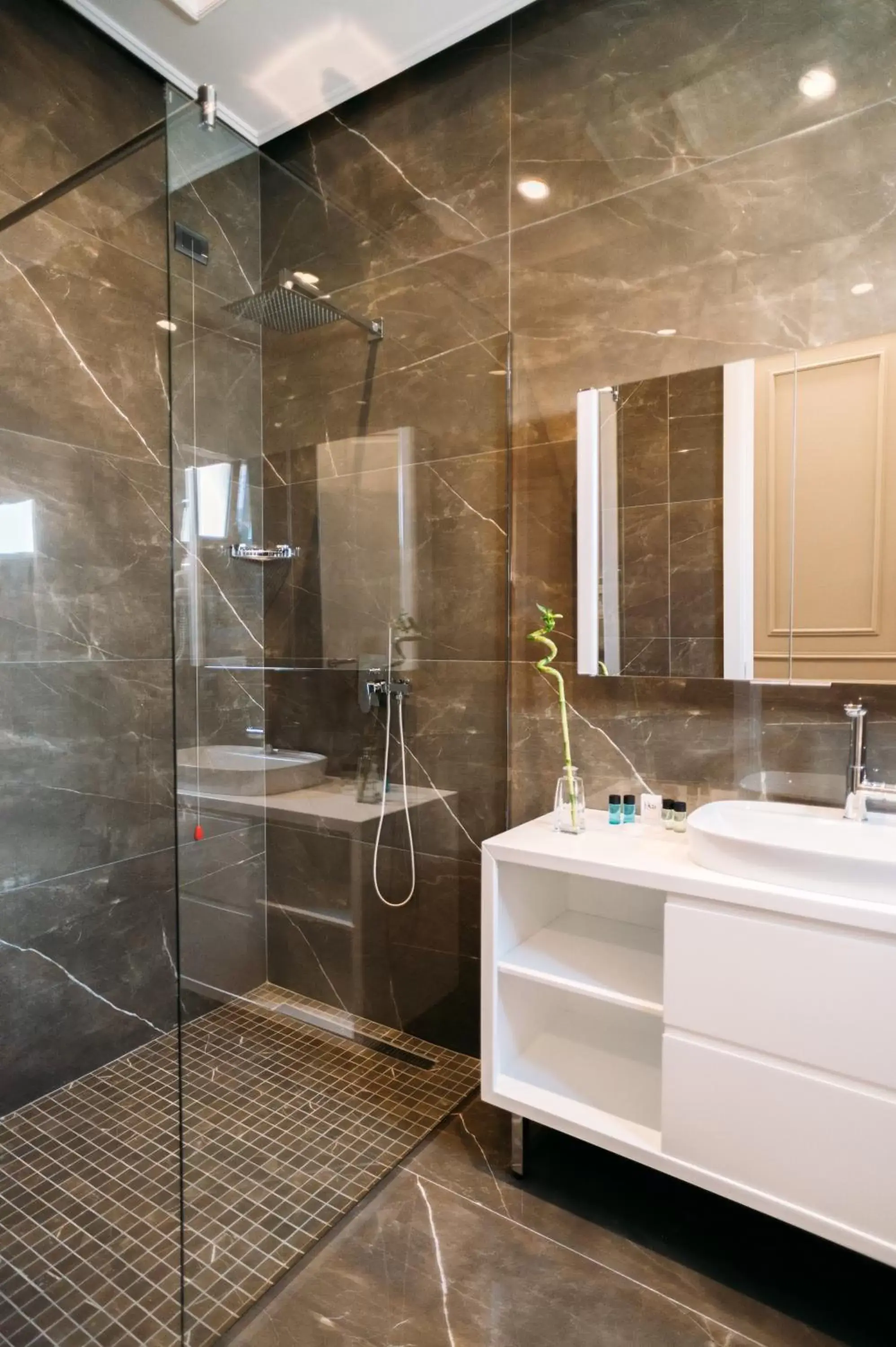 Shower, Bathroom in Hotel Stela Center