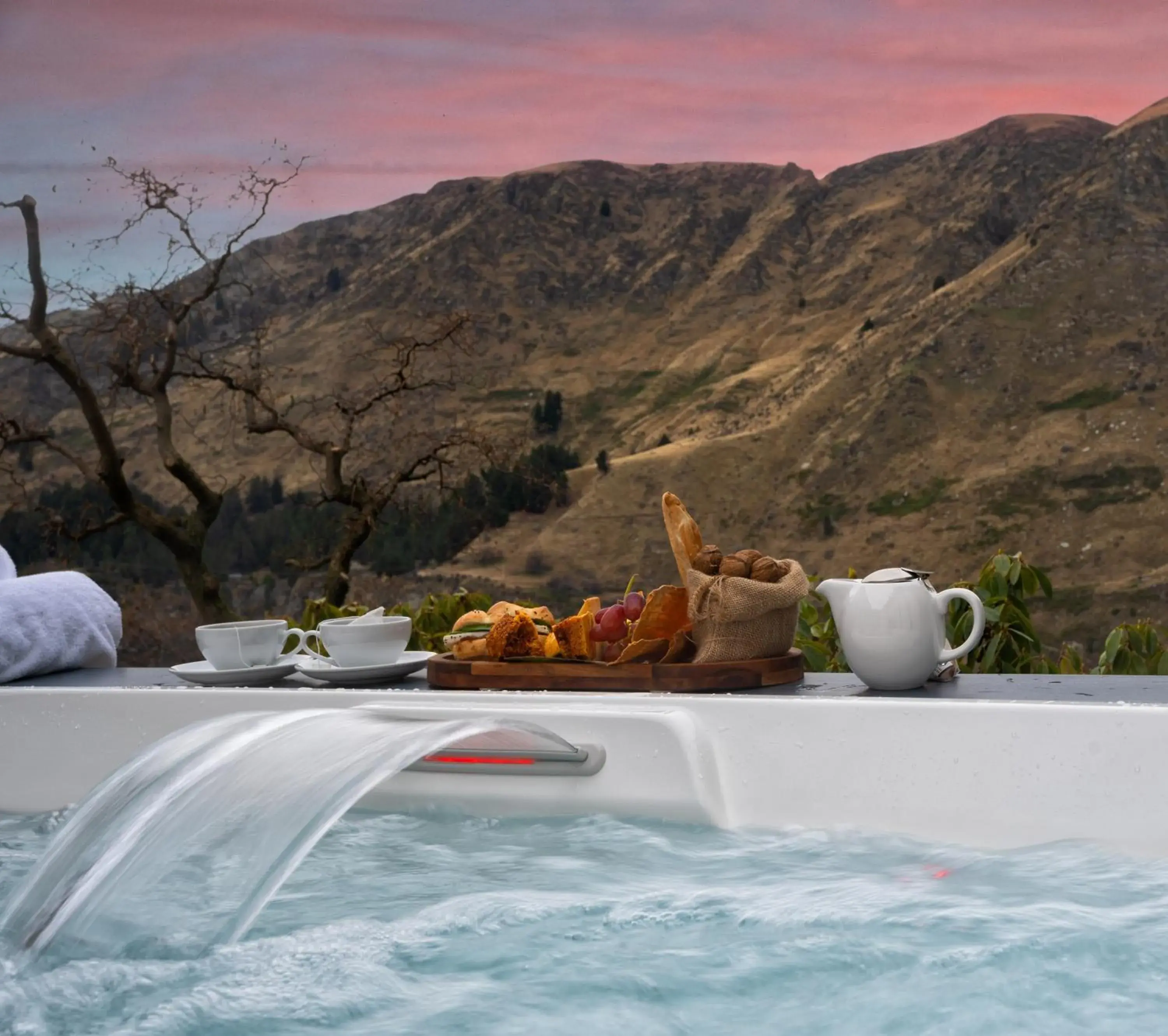 Hot Tub in Nugget Point Hotel