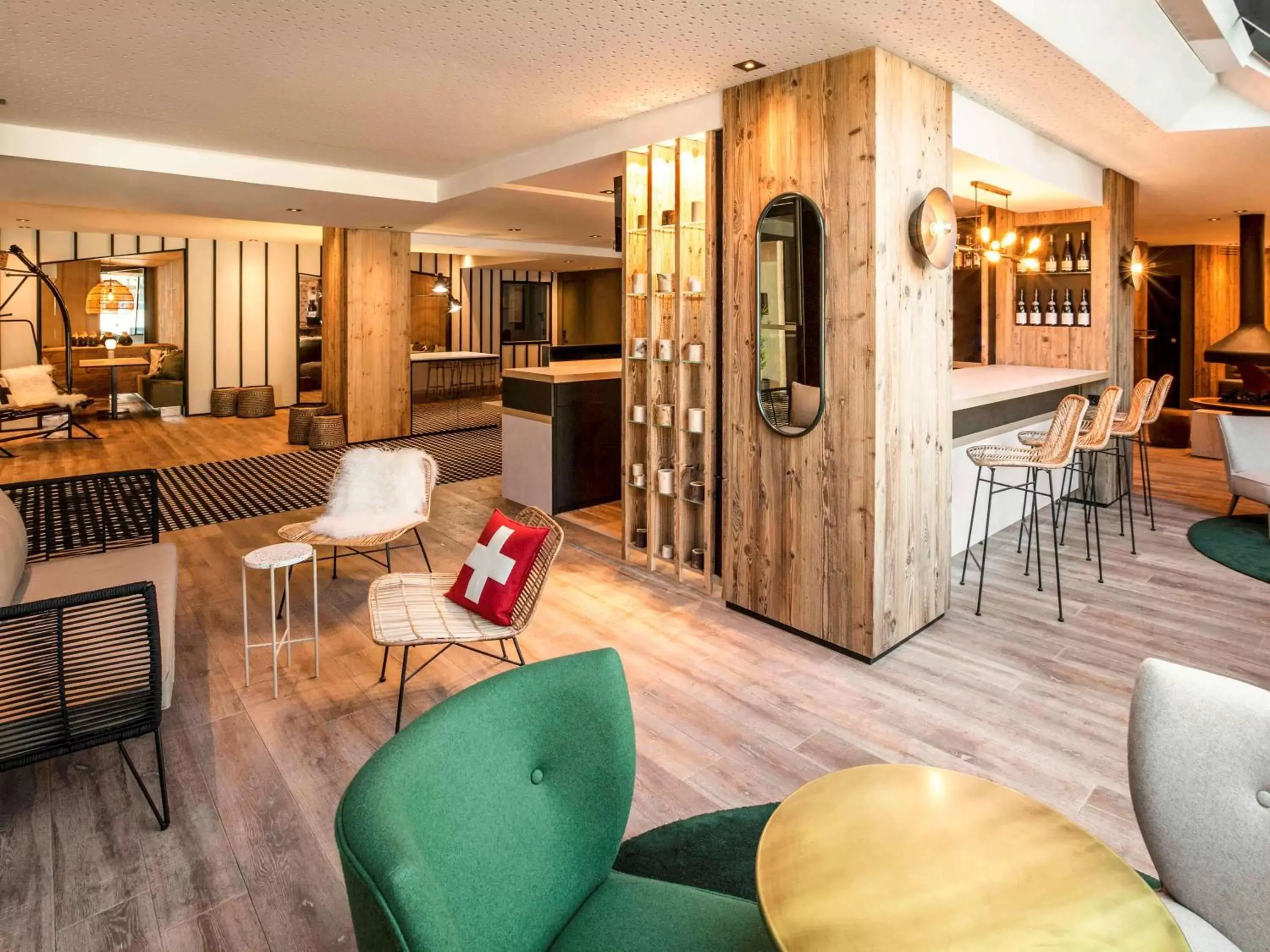 Property building, Lounge/Bar in Mercure Chambéry Centre