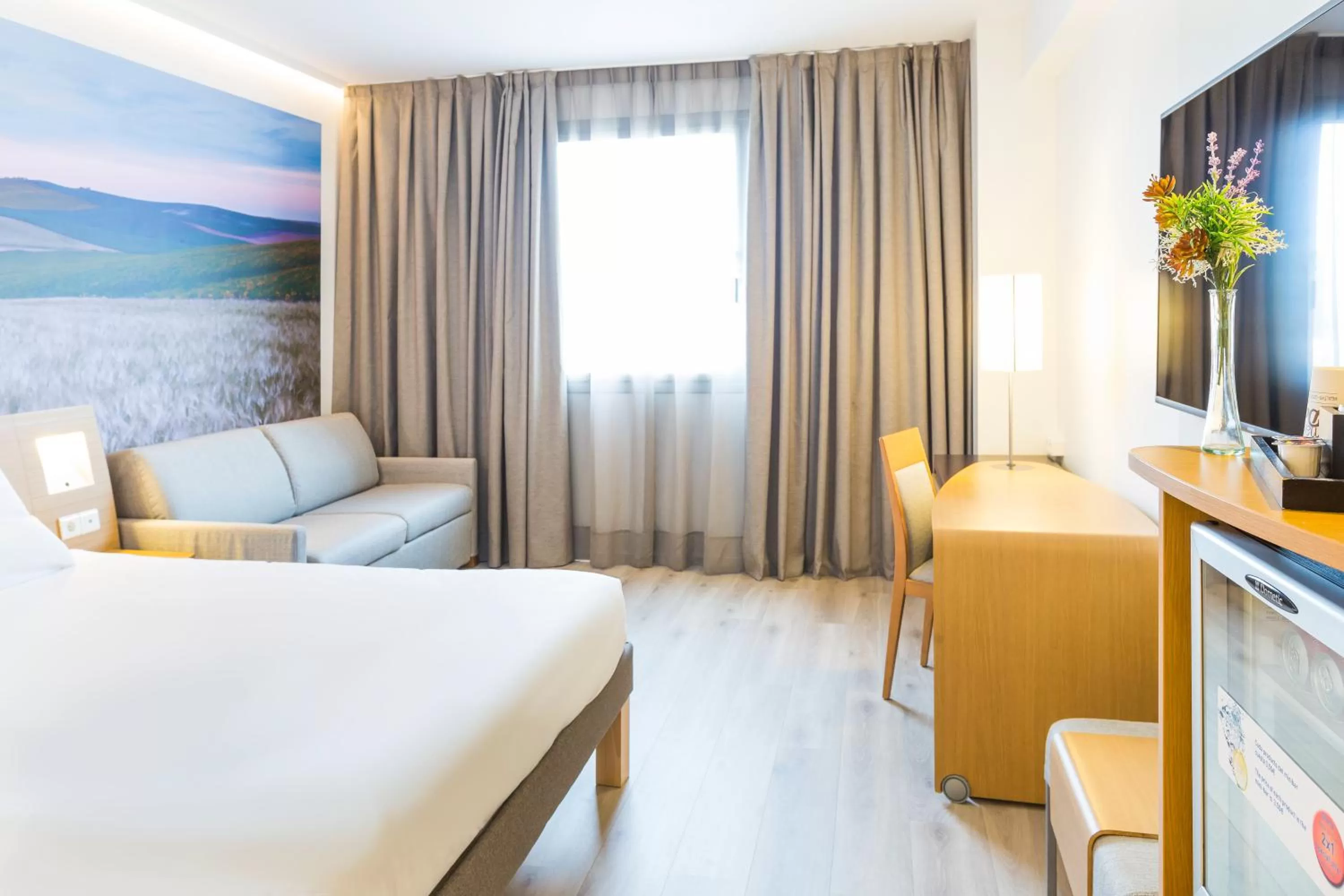 Bedroom, Bed in Novotel Sevilla