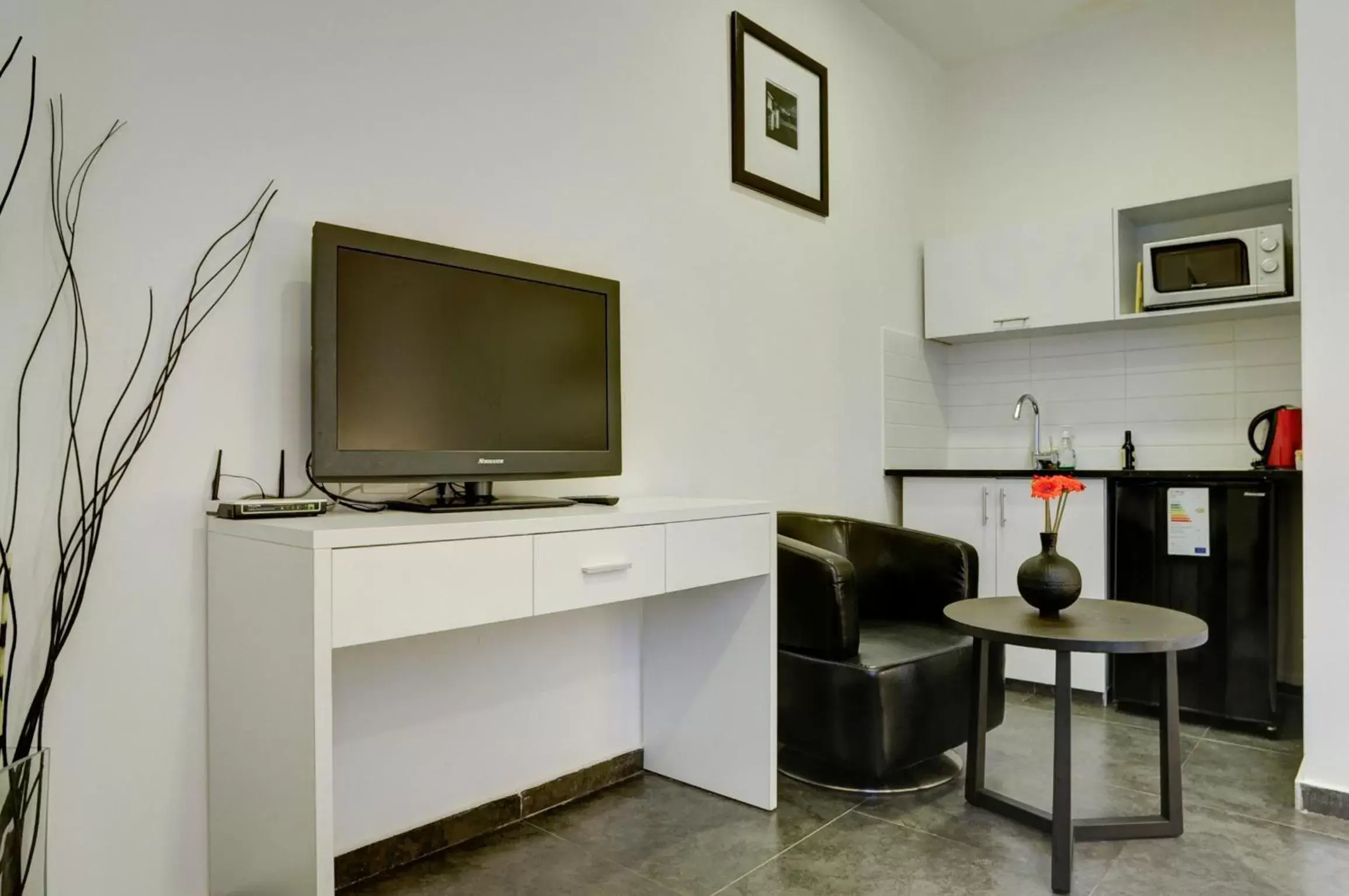 TV and multimedia, TV/Entertainment Center in Geula Suites