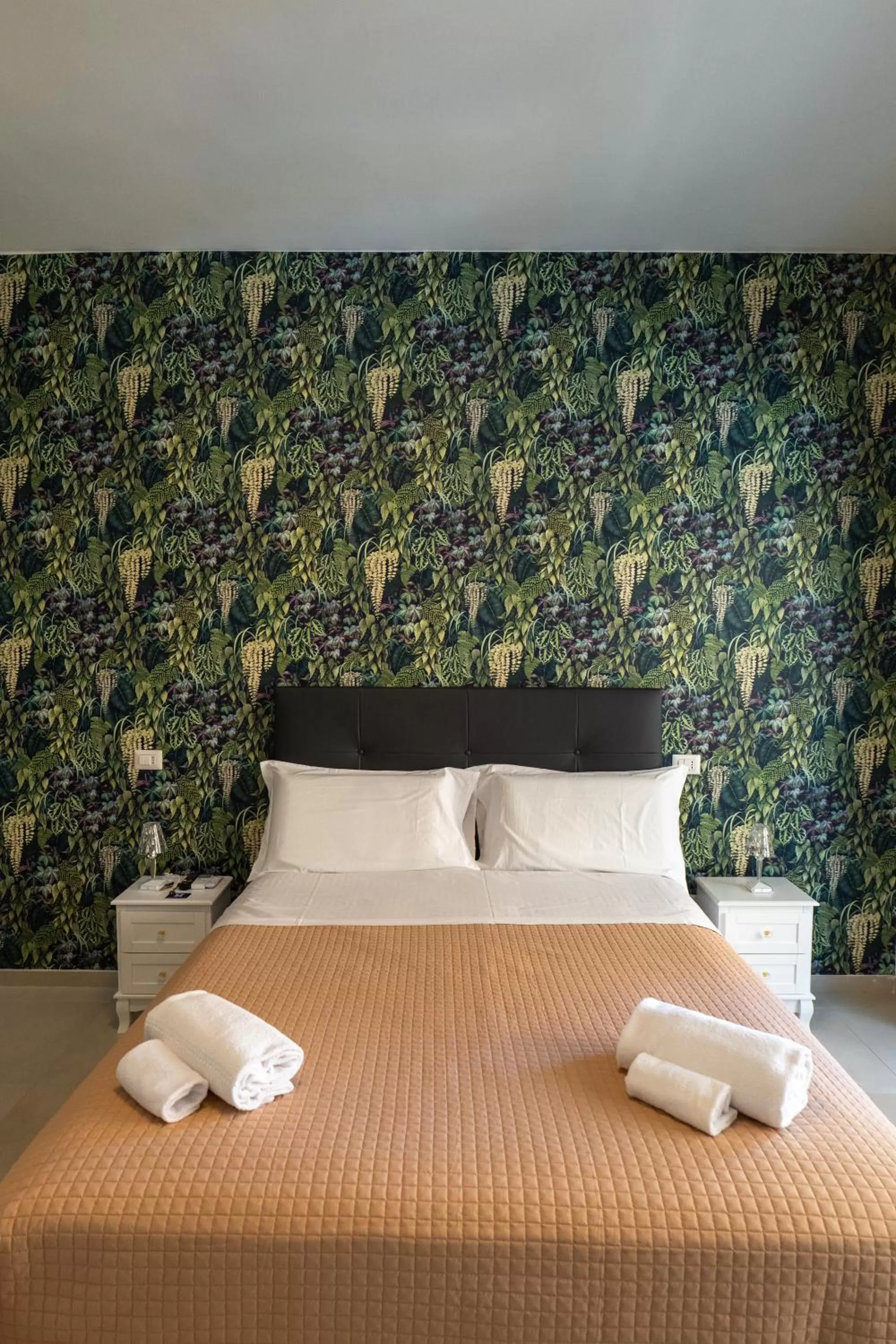 Bed in Relais Vittorio Veneto - Luxotel & Apartotel