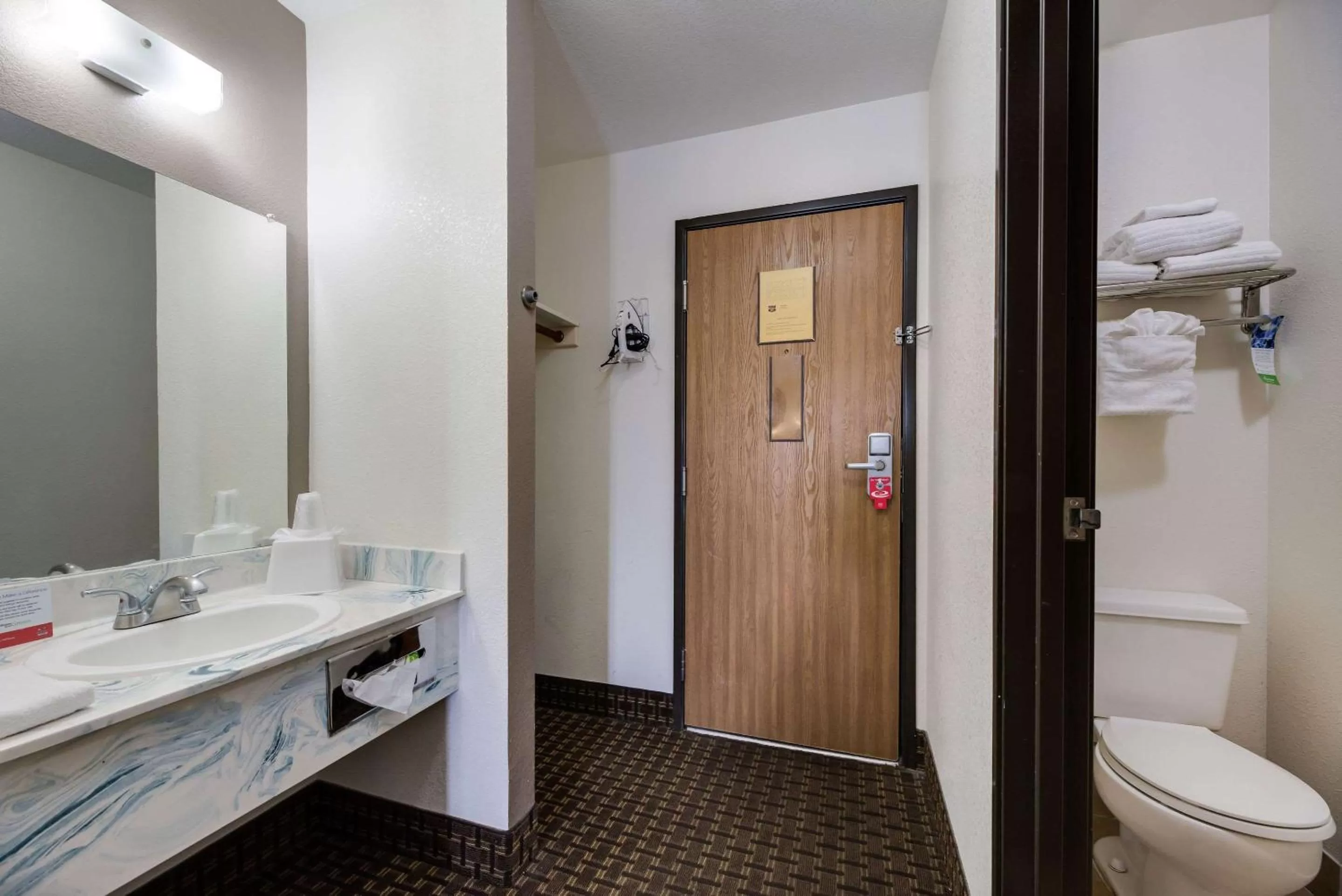 Bathroom in Econo Lodge Inn & Suites Williams - Grand Canyon Area