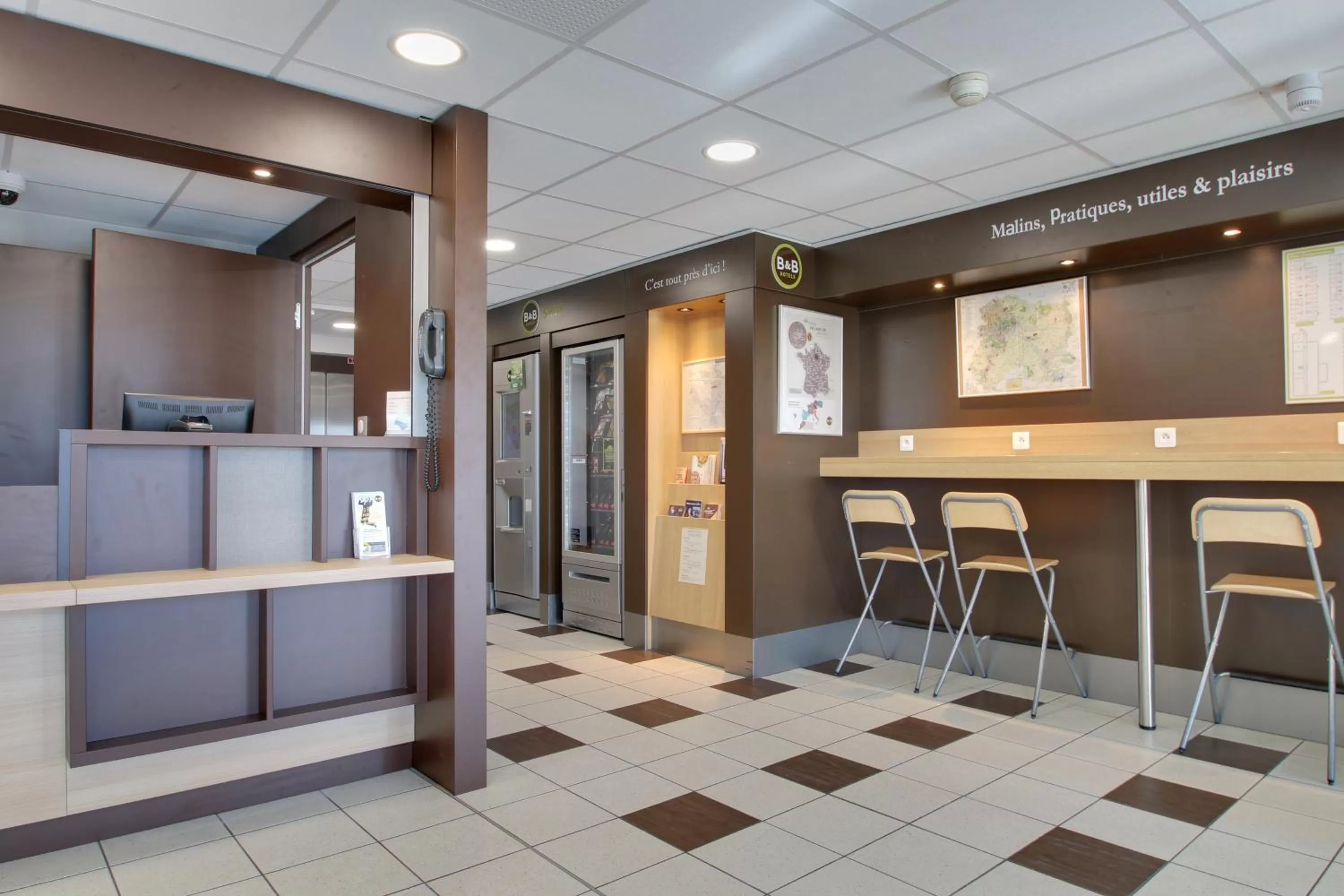 Lobby or reception in B&B HOTEL Châlons-en-Champagne