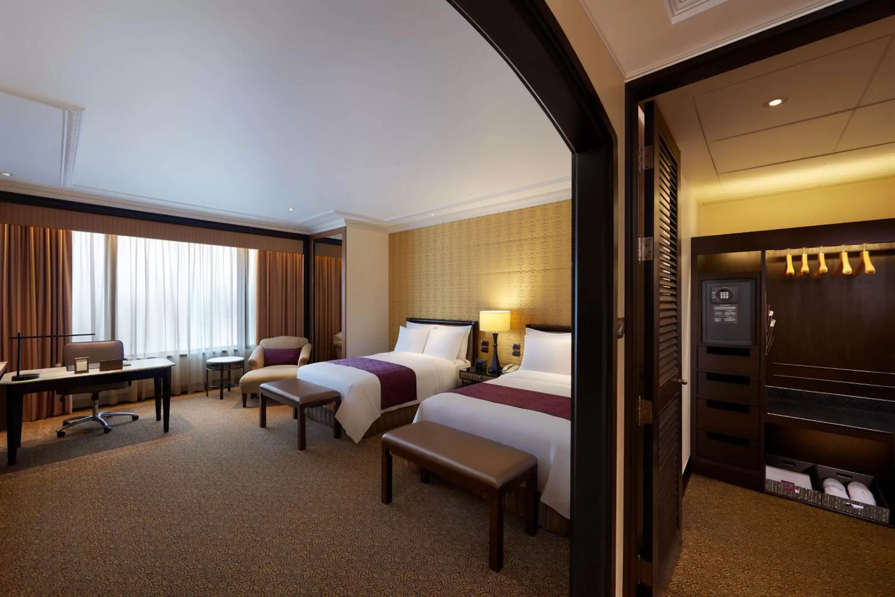 Luxury Double Room in Sheraton Grande Sukhumvit, a Luxury Collection Hotel, Bangkok Luxury Double Room in Sheraton Grande Sukhumvit, a Luxury Collection Hotel, Bangkok