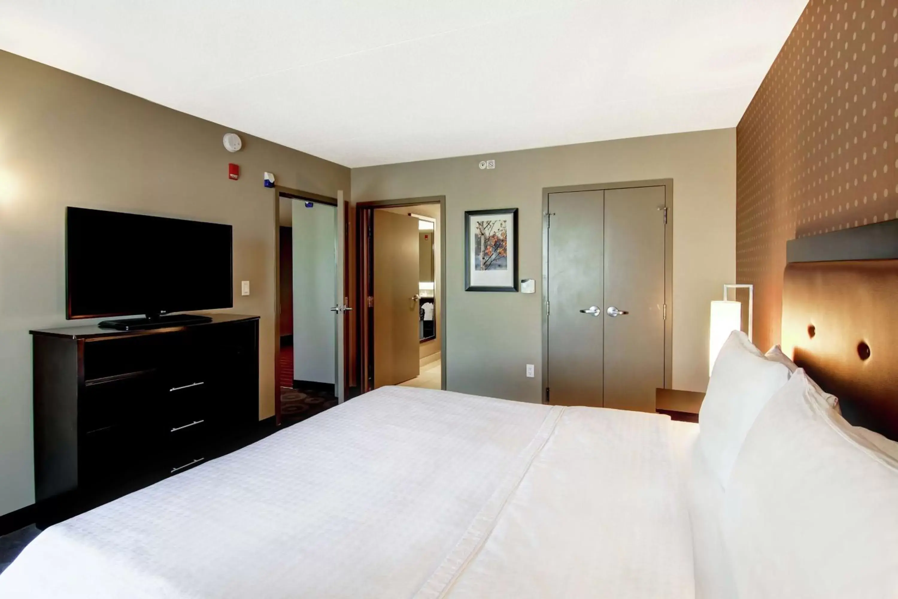 Bed in Homewood Suites by Hilton Toronto-Ajax