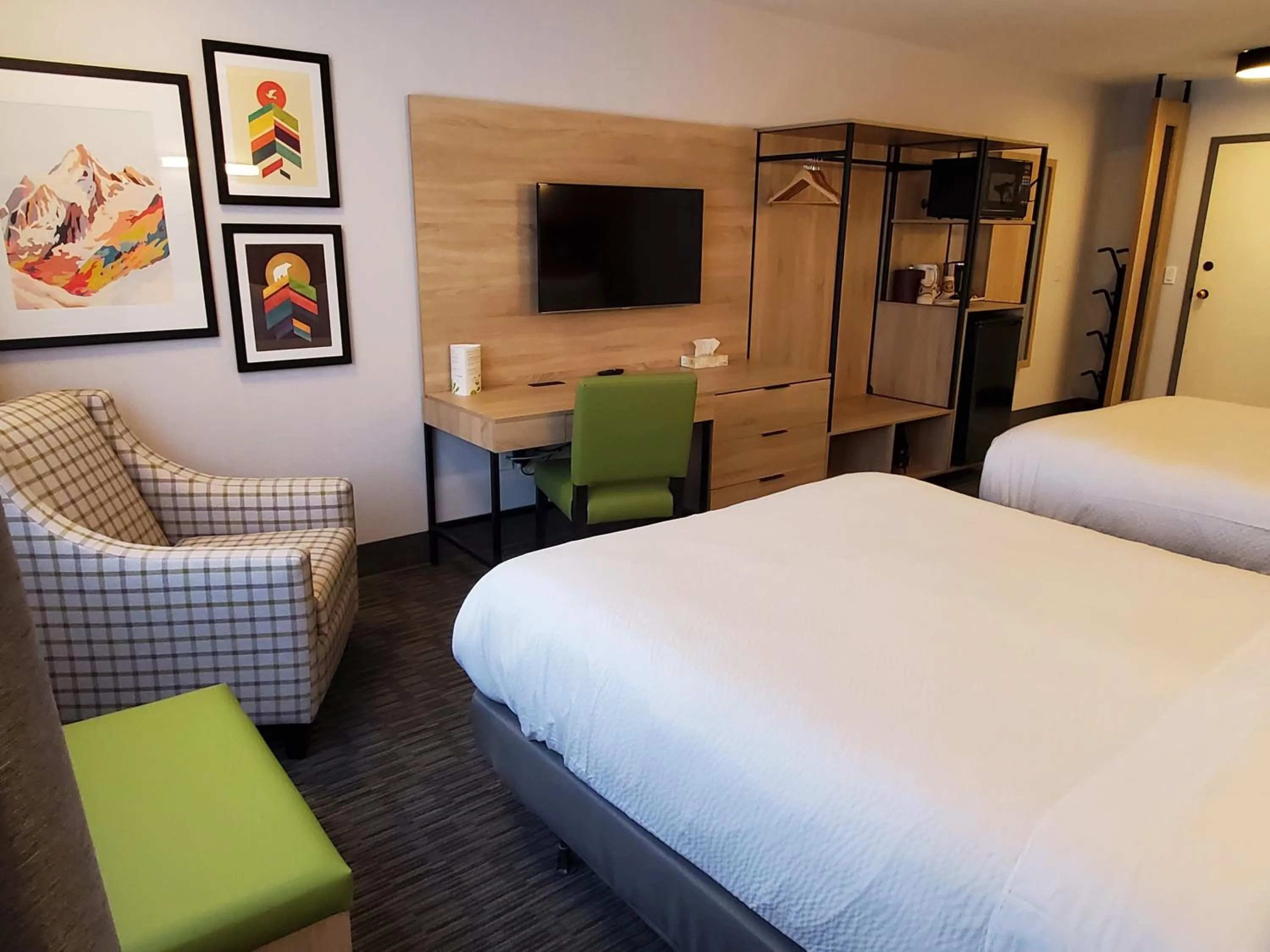 TV and multimedia, Bed in Mountaineer Lodge