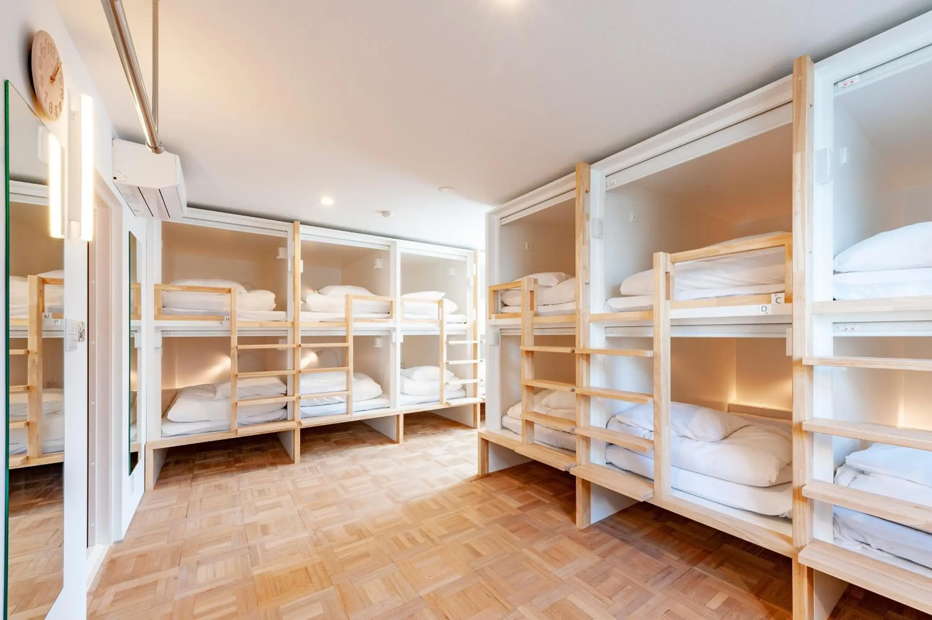 bunk bed in plat hostel keikyu haneda home